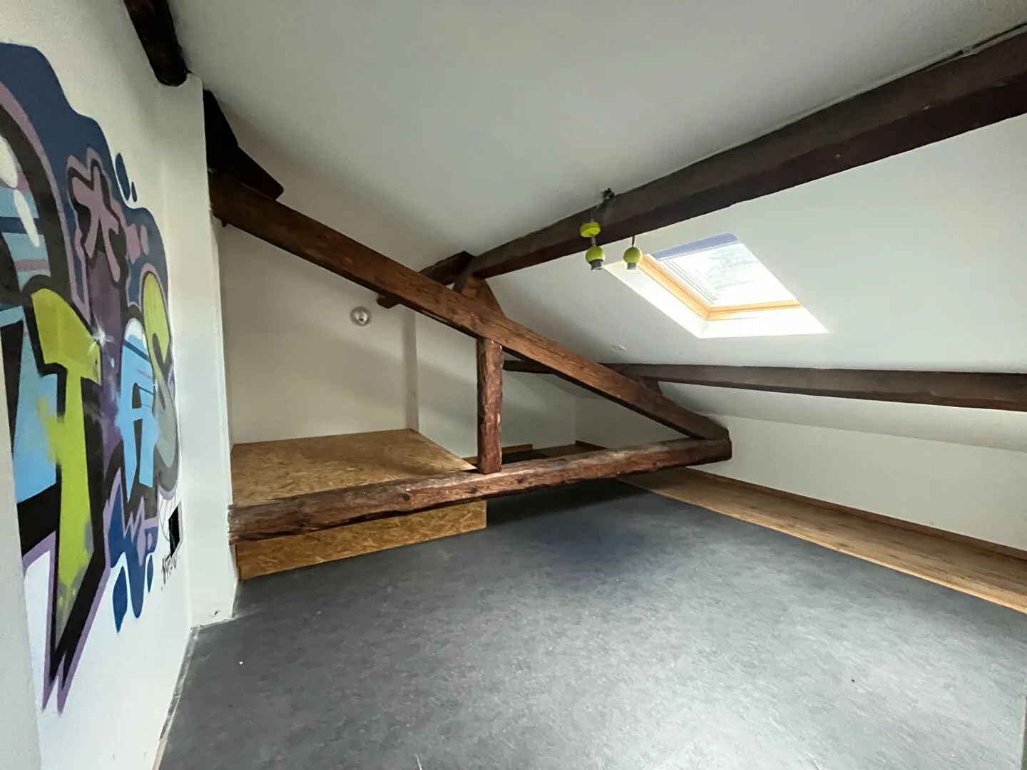 Appartement 3 pièces en duplex à Laragne-Monteglin – Centre-ville avec potentiel 