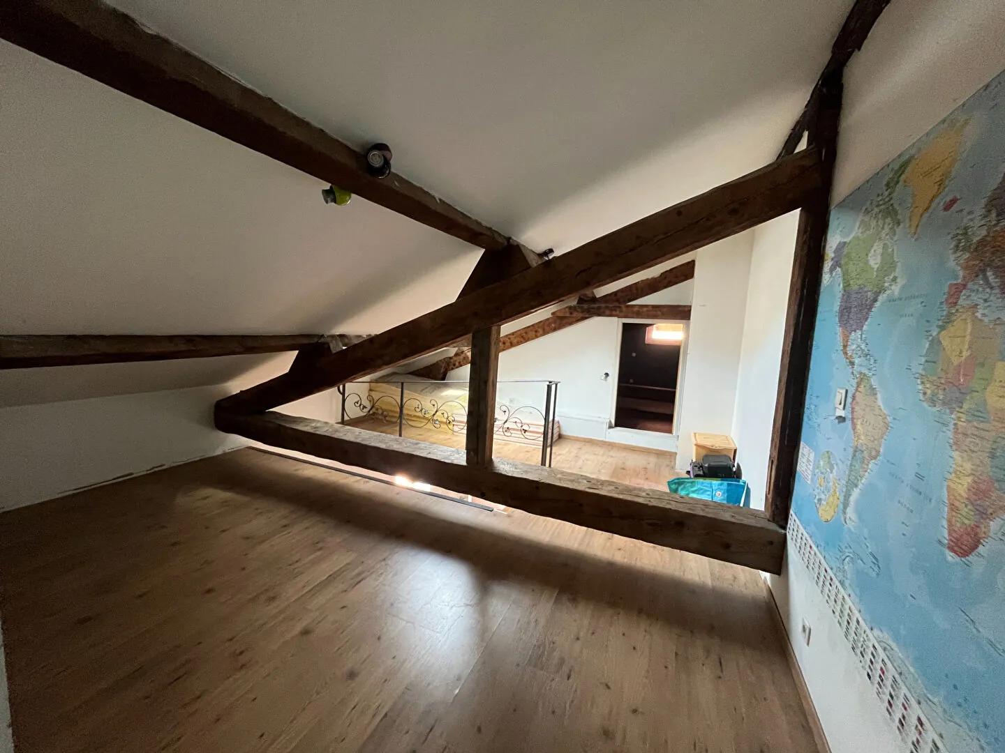 Appartement 3 pièces en duplex à Laragne-Monteglin – Centre-ville avec potentiel 