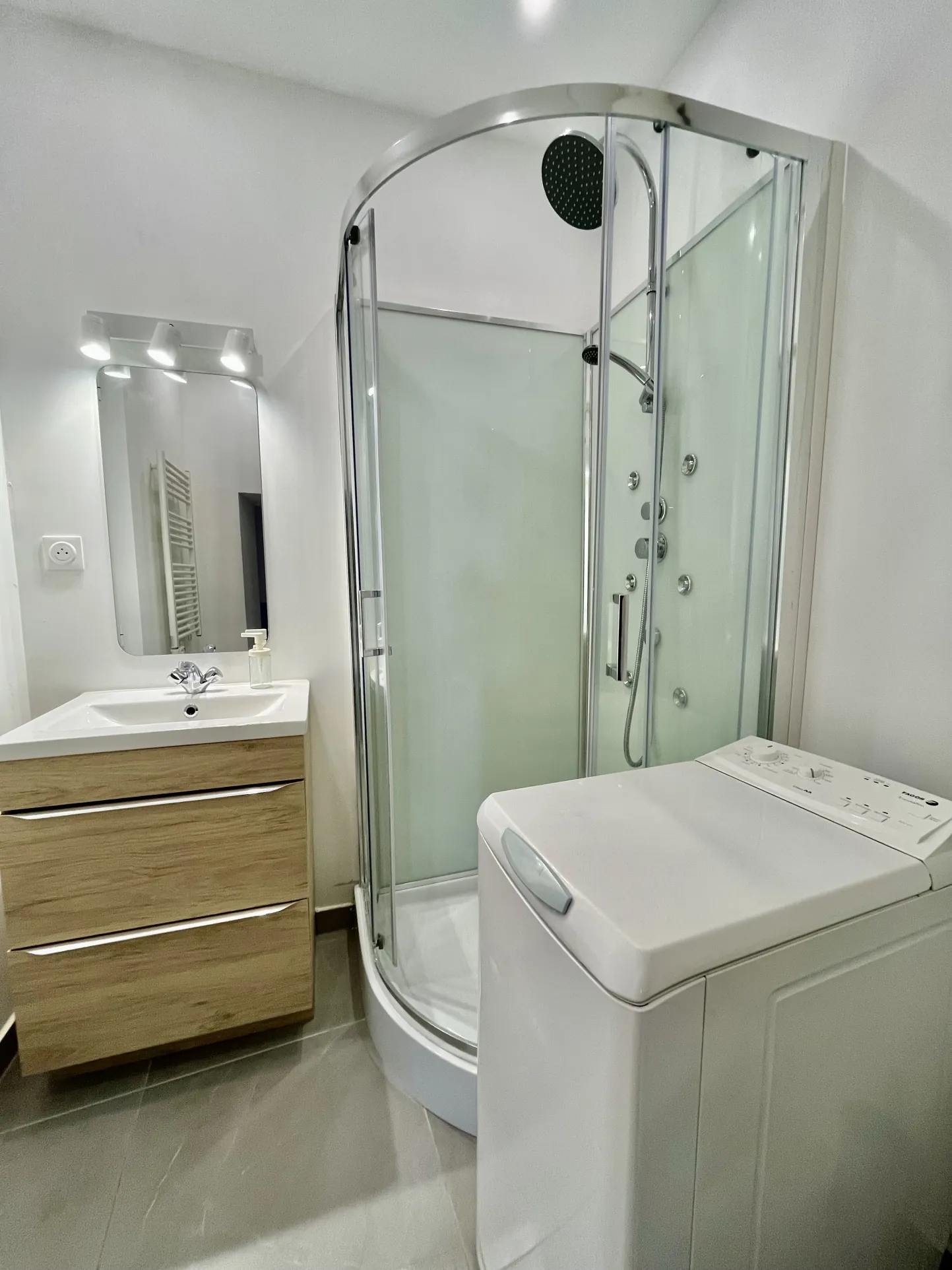 Appartement T2 rénové de 41 m² à Nîmes, proche du centre-ville 