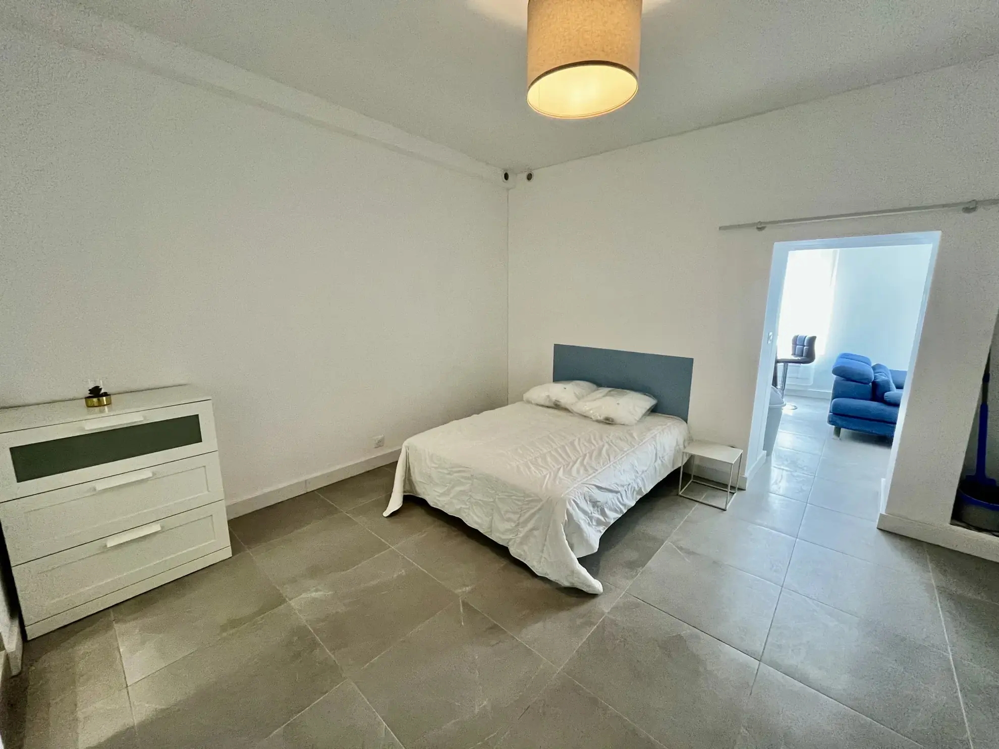 Appartement T2 rénové de 41 m² à Nîmes, proche du centre-ville 