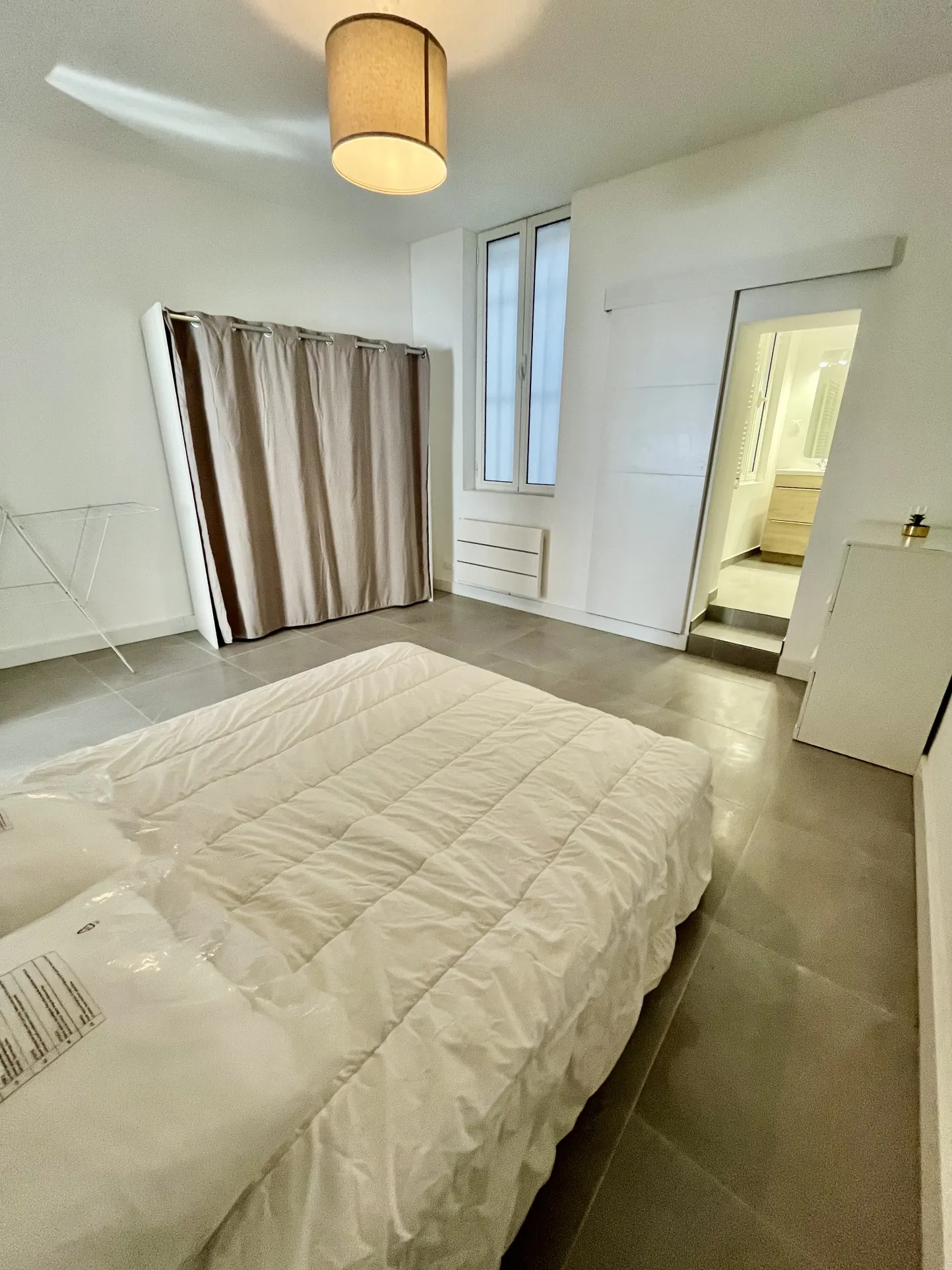 Appartement T2 rénové de 41 m² à Nîmes, proche du centre-ville 