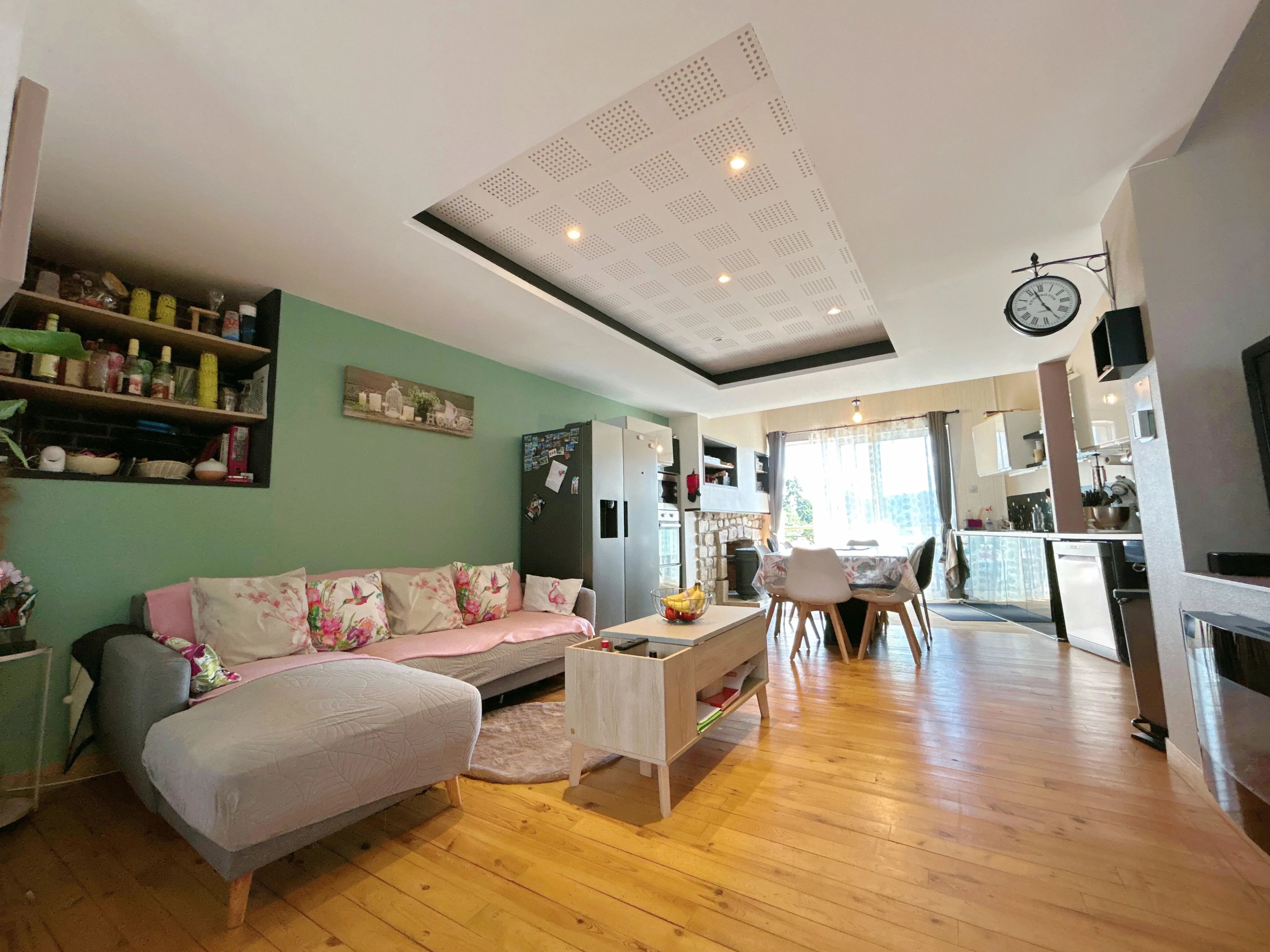 Maison loft rénovée de 105 m² à Saint-Just-en-Chevalet avec vue panoramique 