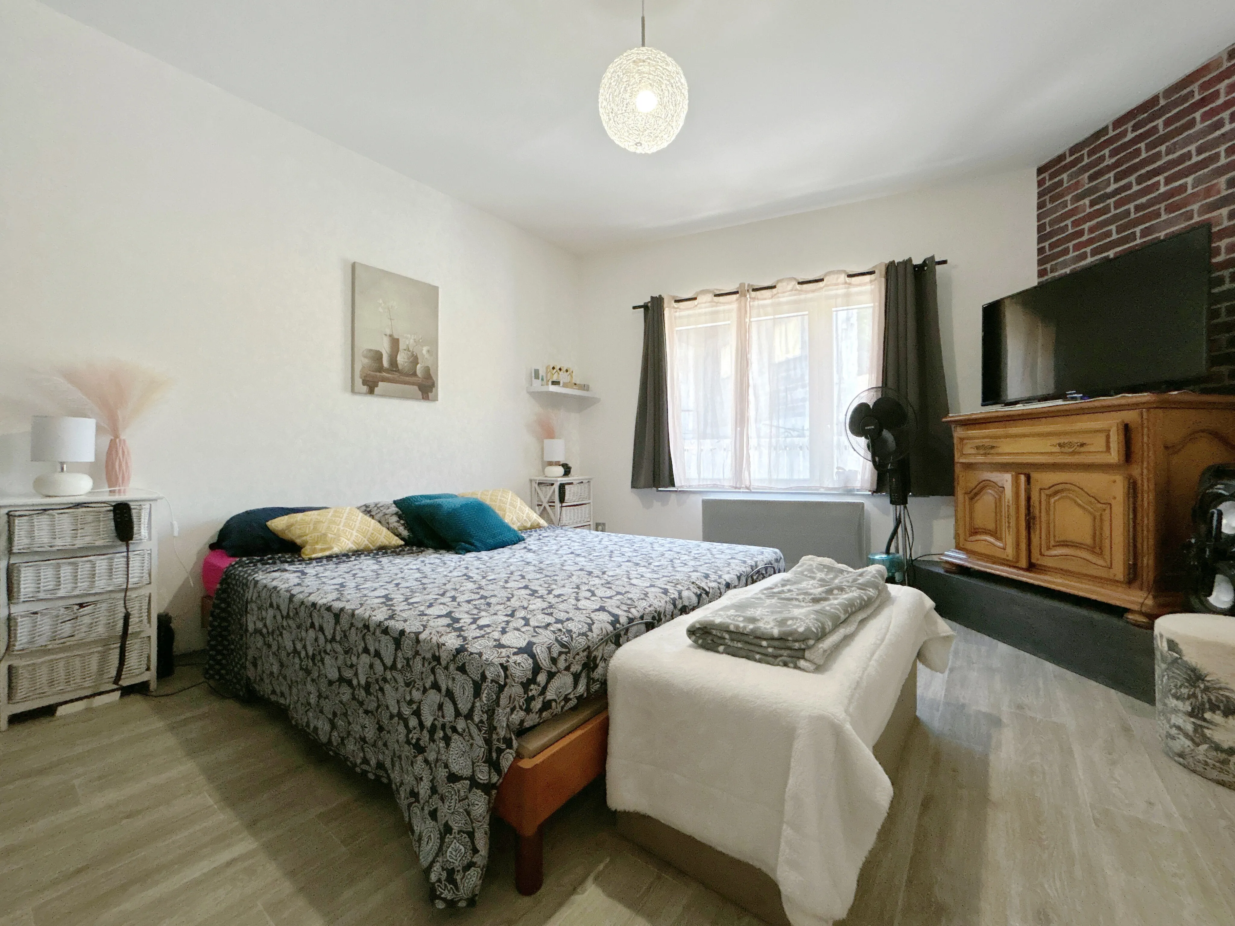 Maison loft rénovée de 105 m² à Saint-Just-en-Chevalet avec vue panoramique 