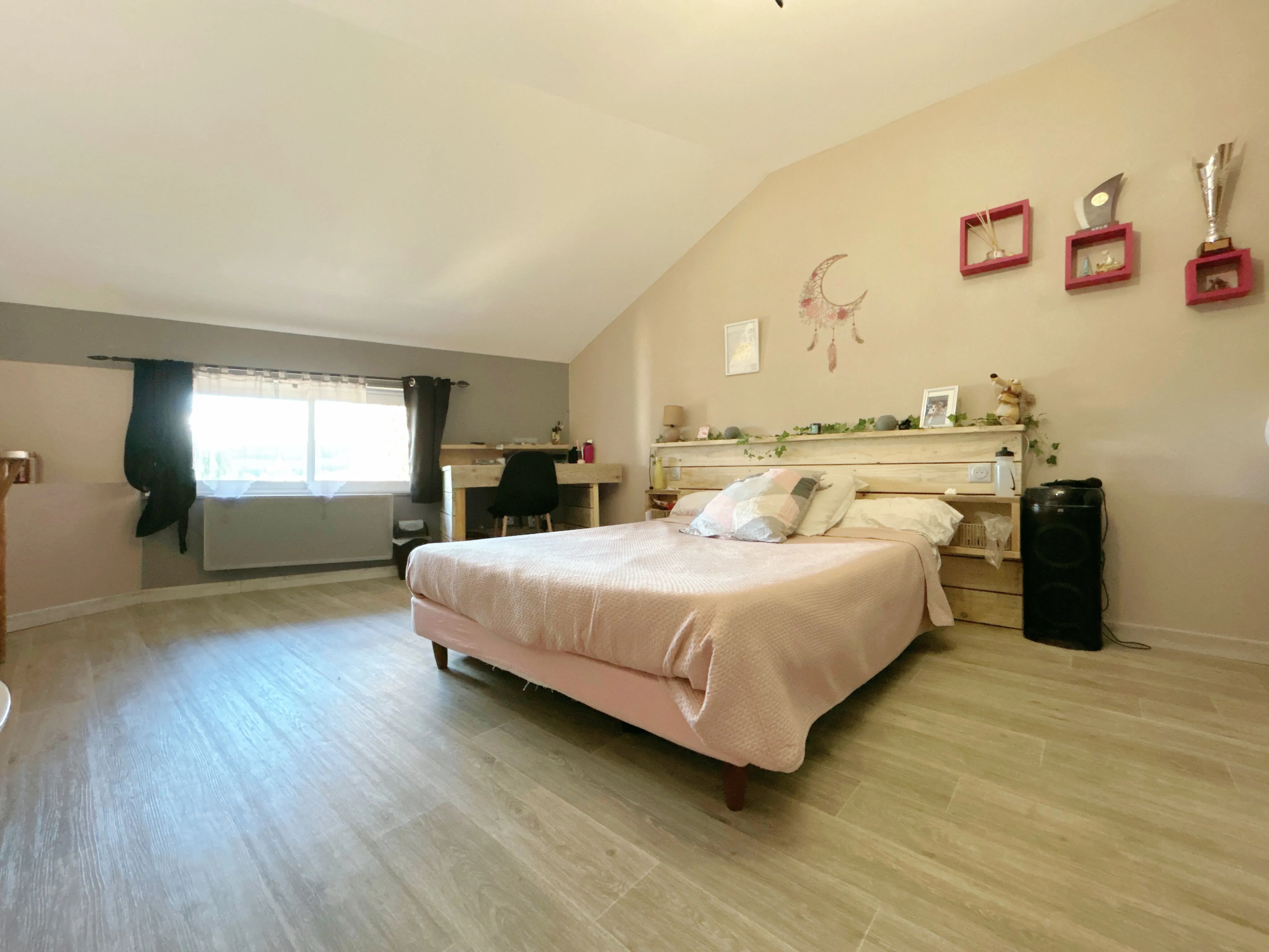 Maison loft rénovée de 105 m² à Saint-Just-en-Chevalet avec vue panoramique 