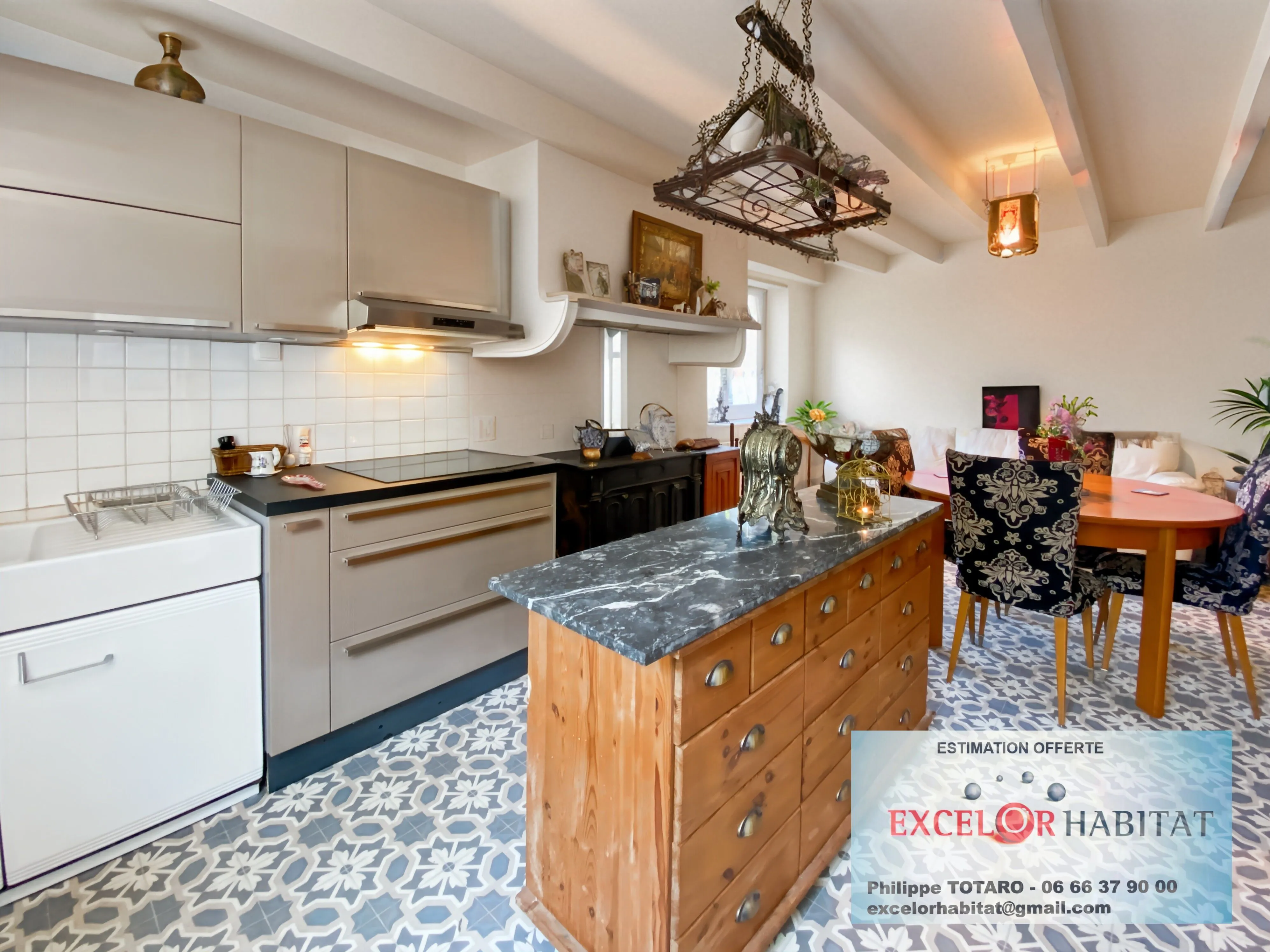 Charmante maison en pierre avec vue sur la nature dans le Beaujolais Vert 