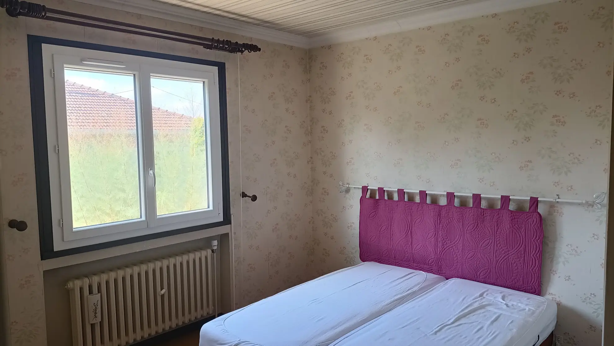 Maison à vendre au centre de Montbrison avec jardin et dépendances 