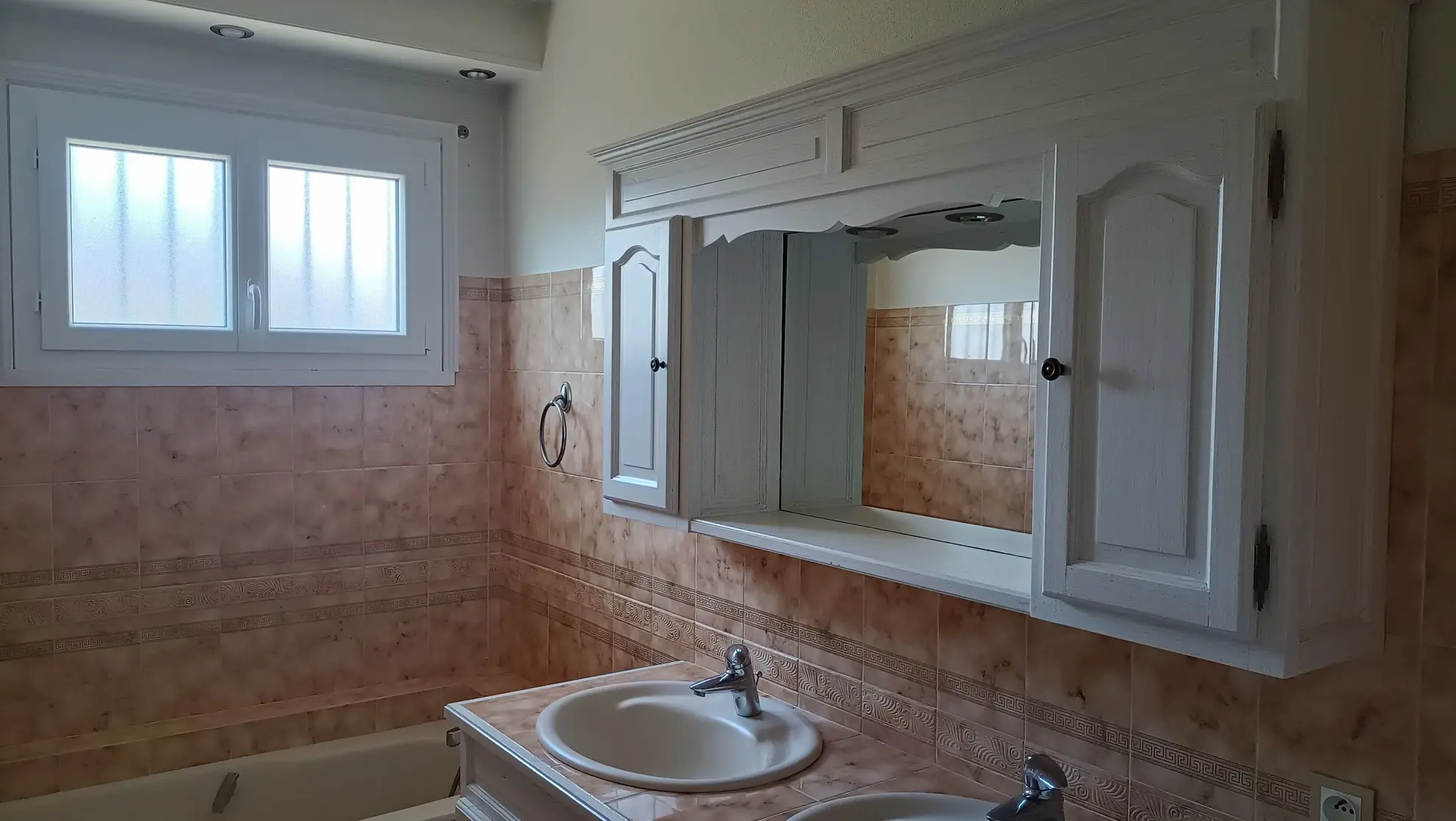 Maison à vendre au centre de Montbrison avec jardin et dépendances 