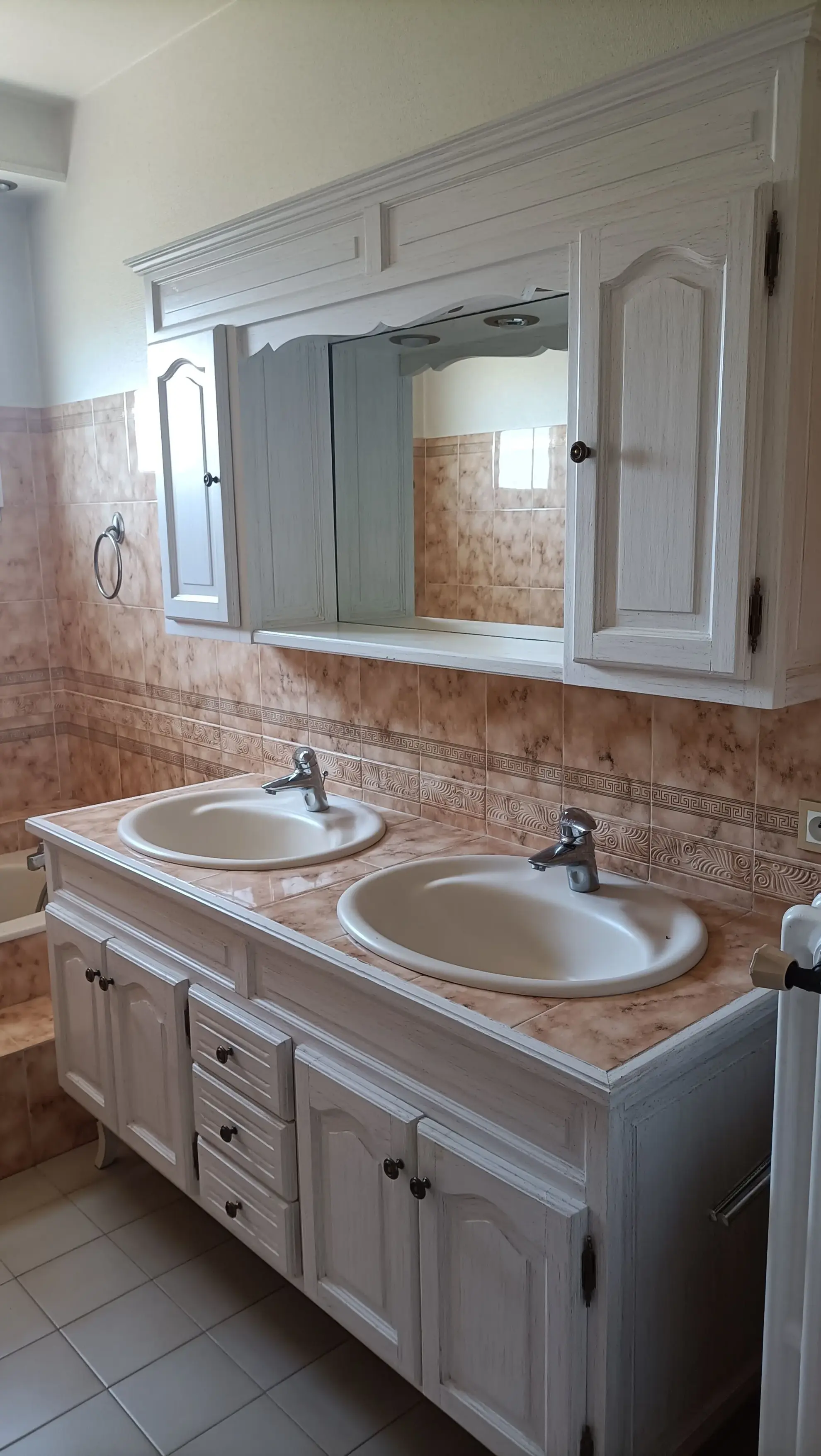 Maison à vendre au centre de Montbrison avec jardin et dépendances 