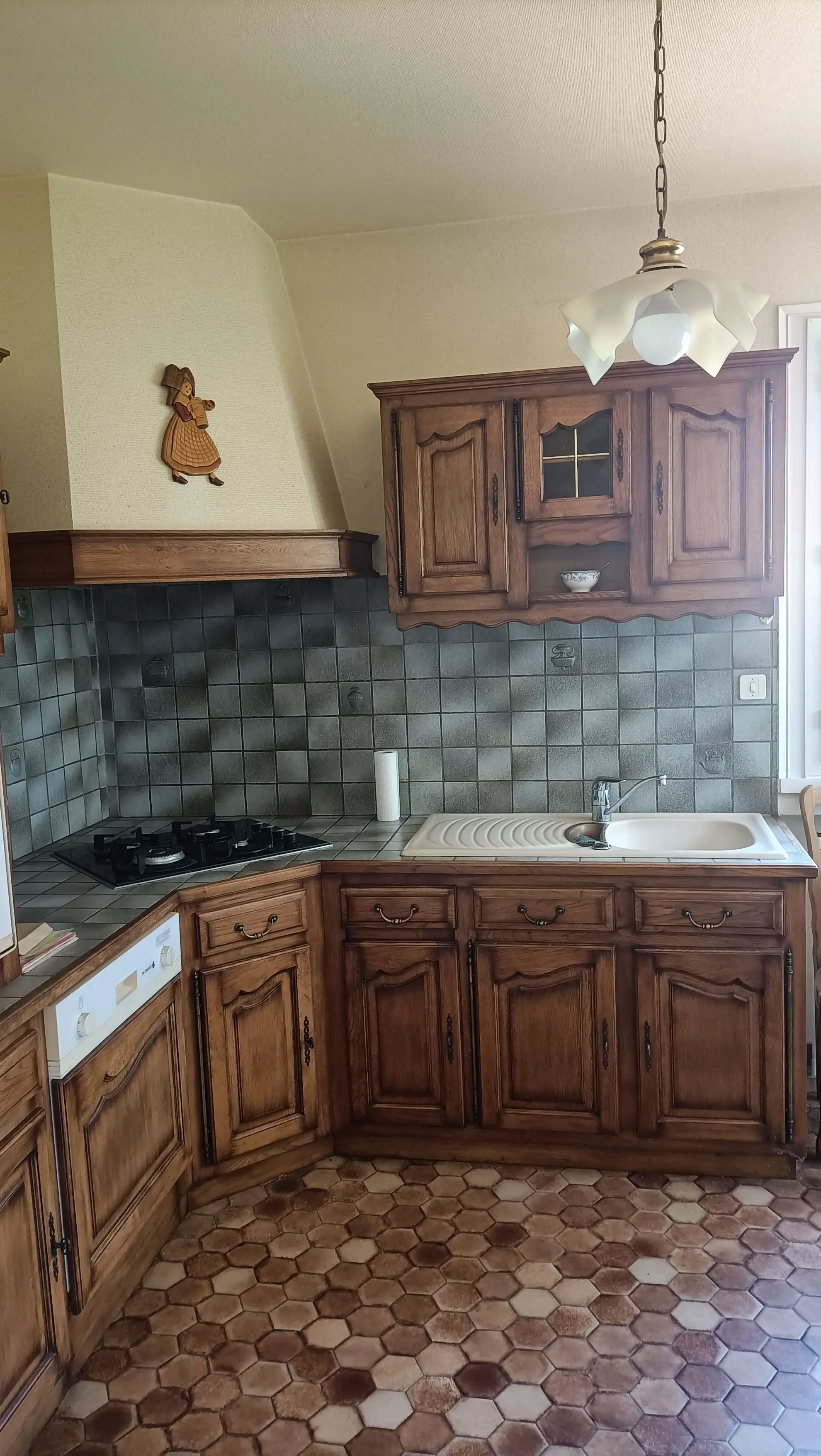 Maison à vendre au centre de Montbrison avec jardin et dépendances 