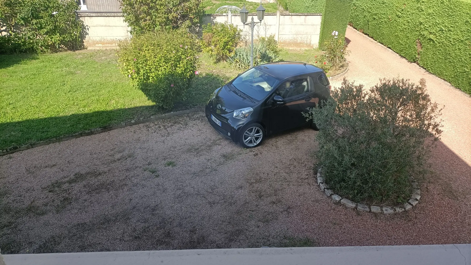 Maison à vendre au centre de Montbrison avec jardin et dépendances 