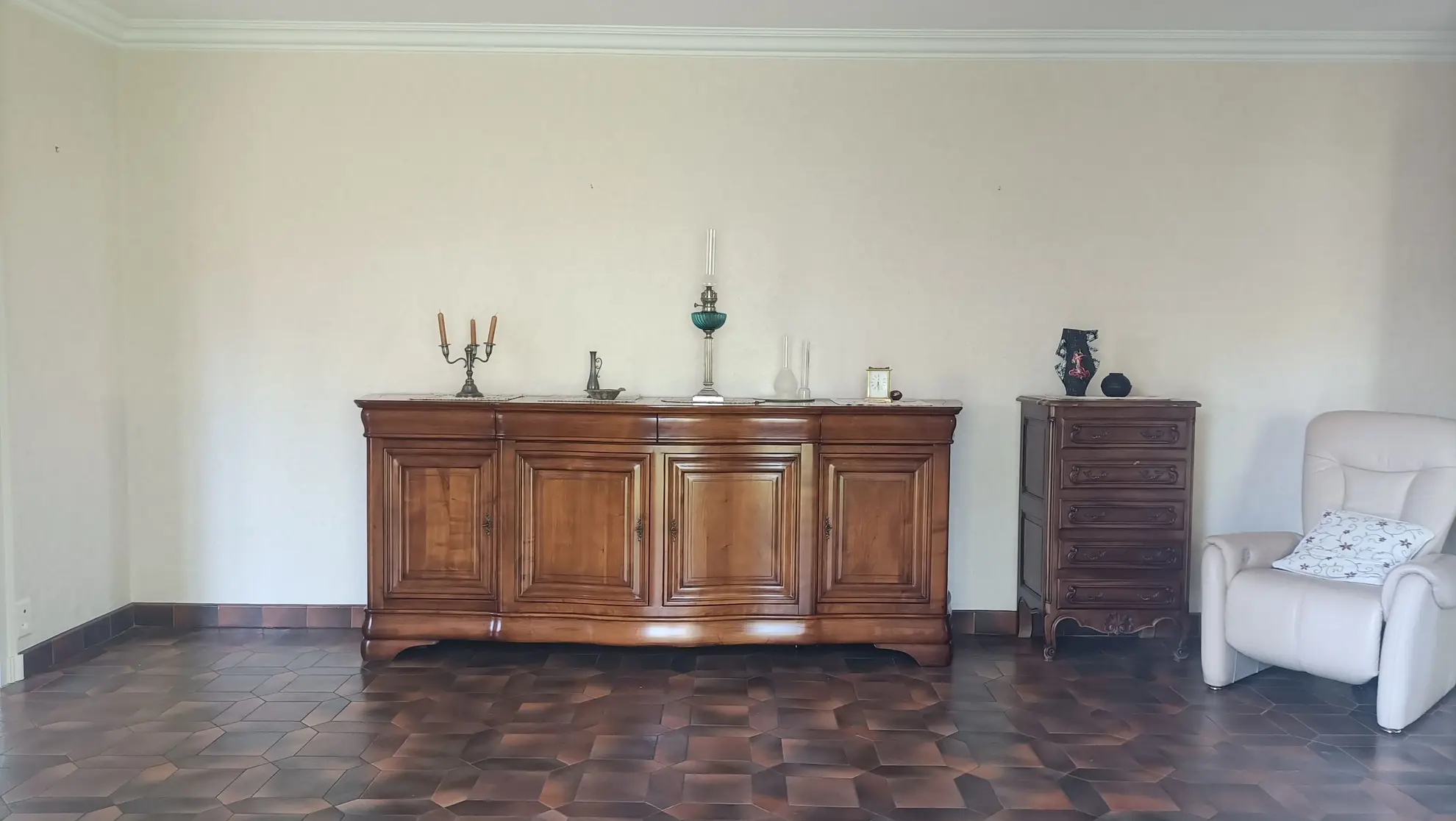 Maison à vendre au centre de Montbrison avec jardin et dépendances 