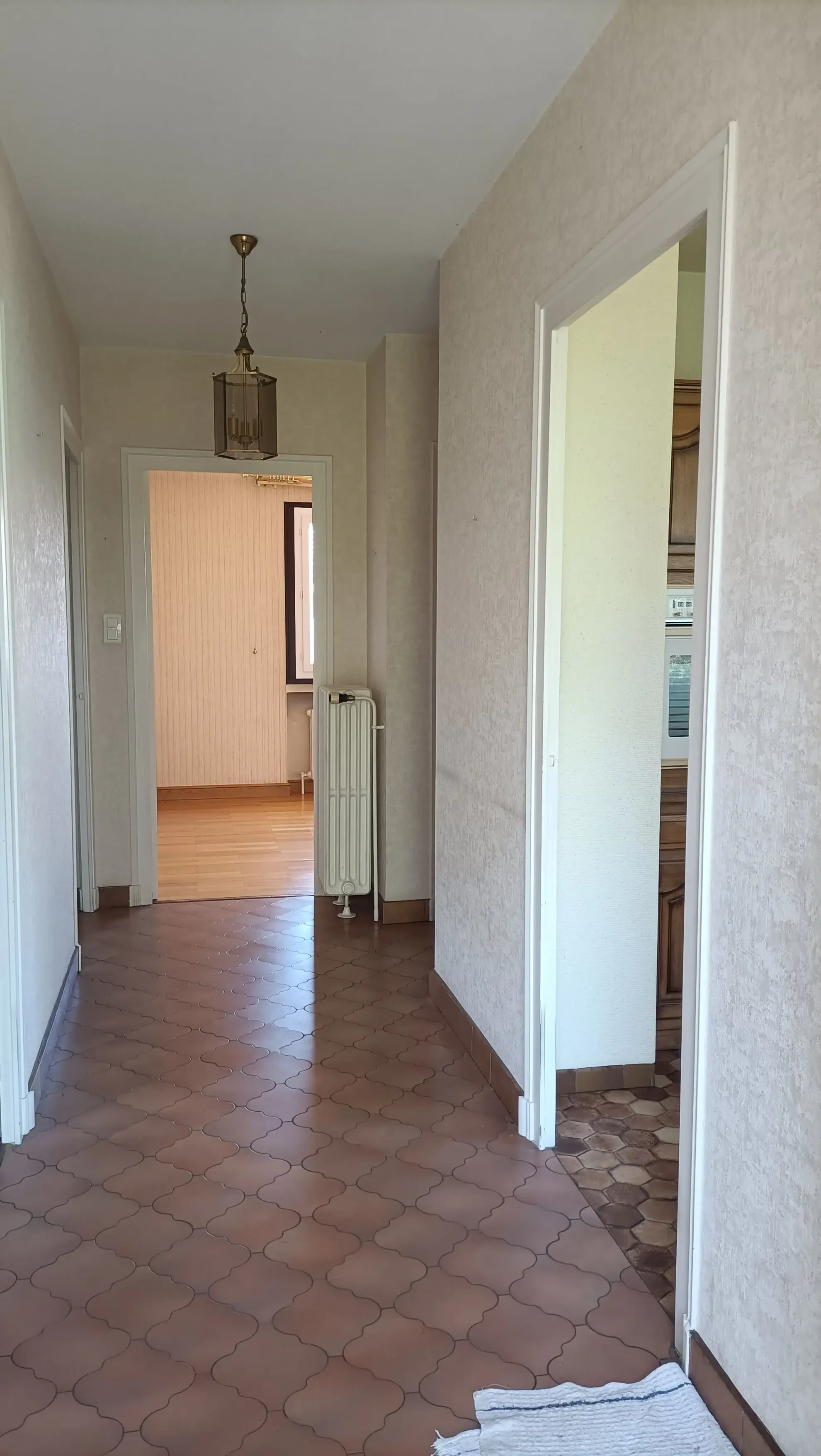 Maison à vendre au centre de Montbrison avec jardin et dépendances 