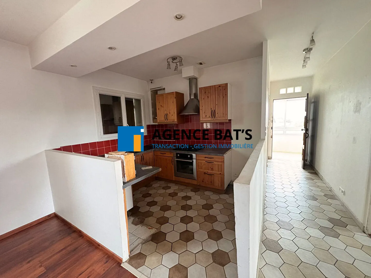 Magnifique appartement rénové de 85 m² à La Talaudière avec terrain et caves 