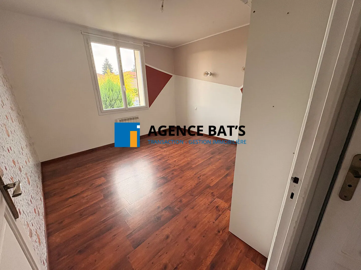 Magnifique appartement rénové de 85 m² à La Talaudière avec terrain et caves 