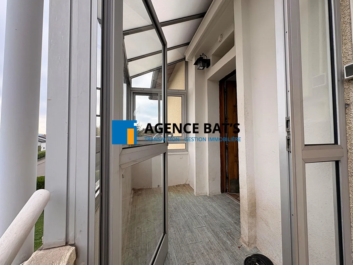 Magnifique appartement rénové de 85 m² à La Talaudière avec terrain et caves 