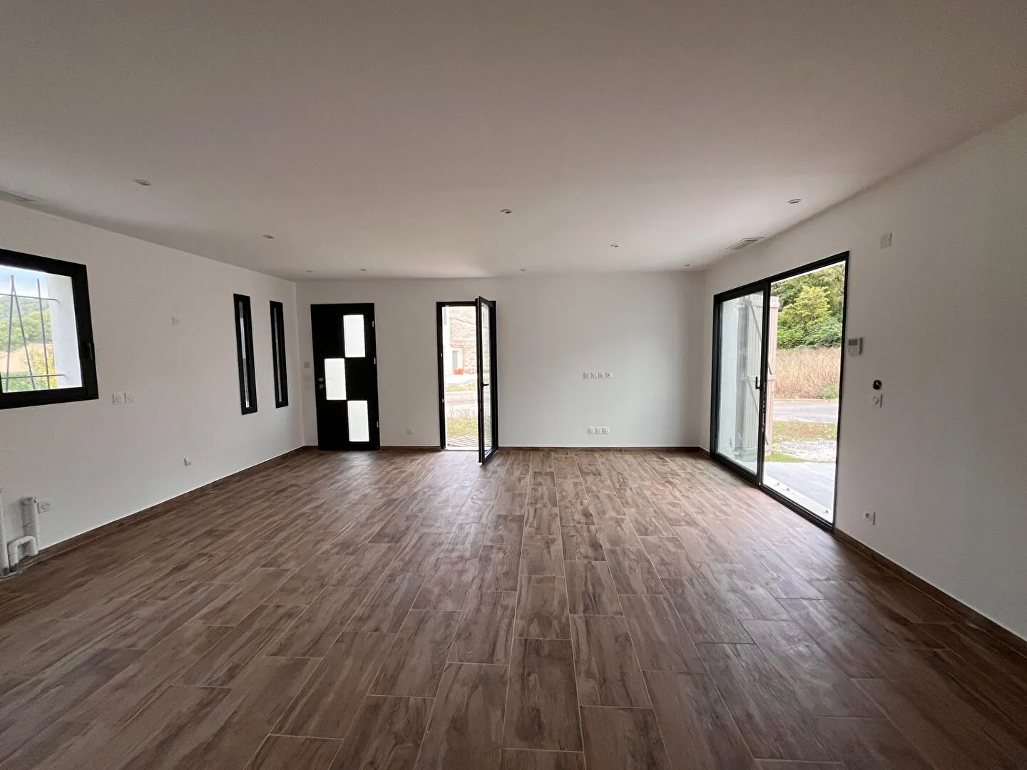 Villa neuve de plain-pied de 90 m2 avec terrain de 350 m2 à Saignon 