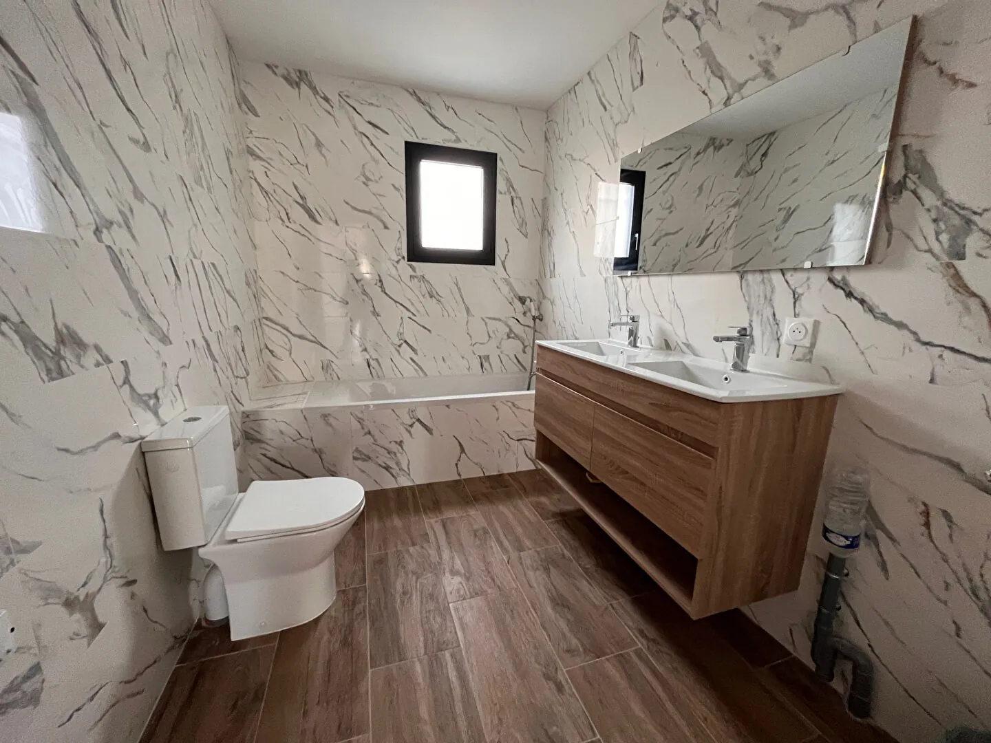 Villa neuve de plain-pied de 90 m2 avec terrain de 350 m2 à Saignon 