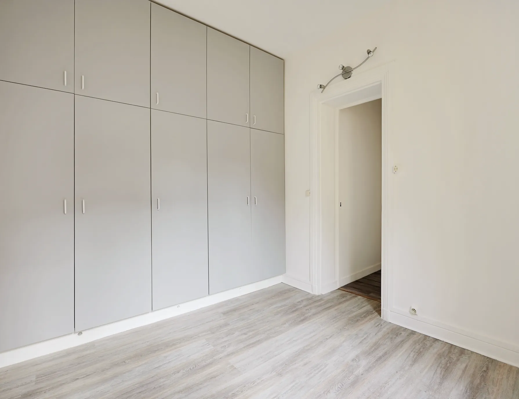 Appartement 2 pièces à Paris dans le 14e avec grand potentiel de rénovation 