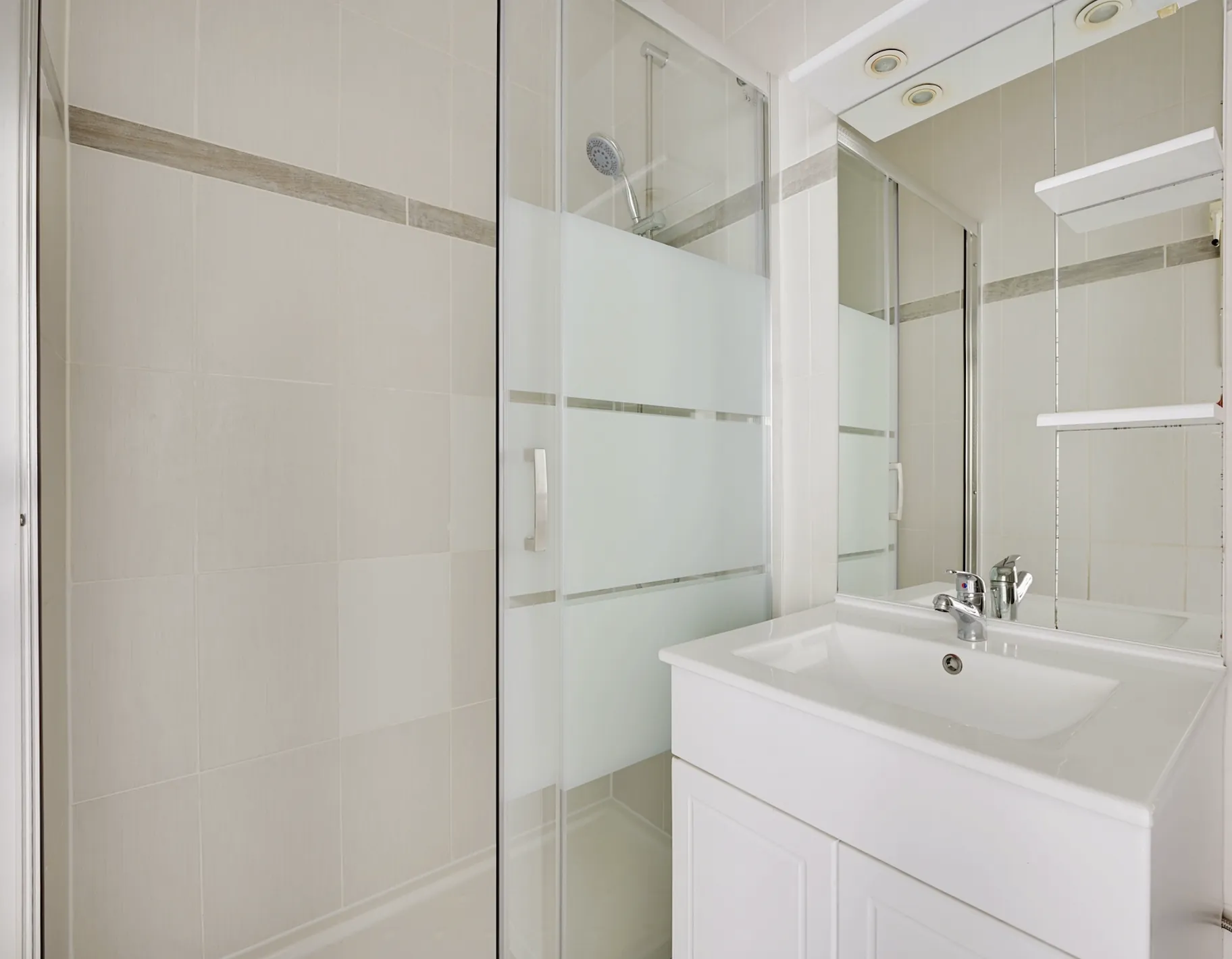 Appartement 2 pièces à Paris dans le 14e avec grand potentiel de rénovation 