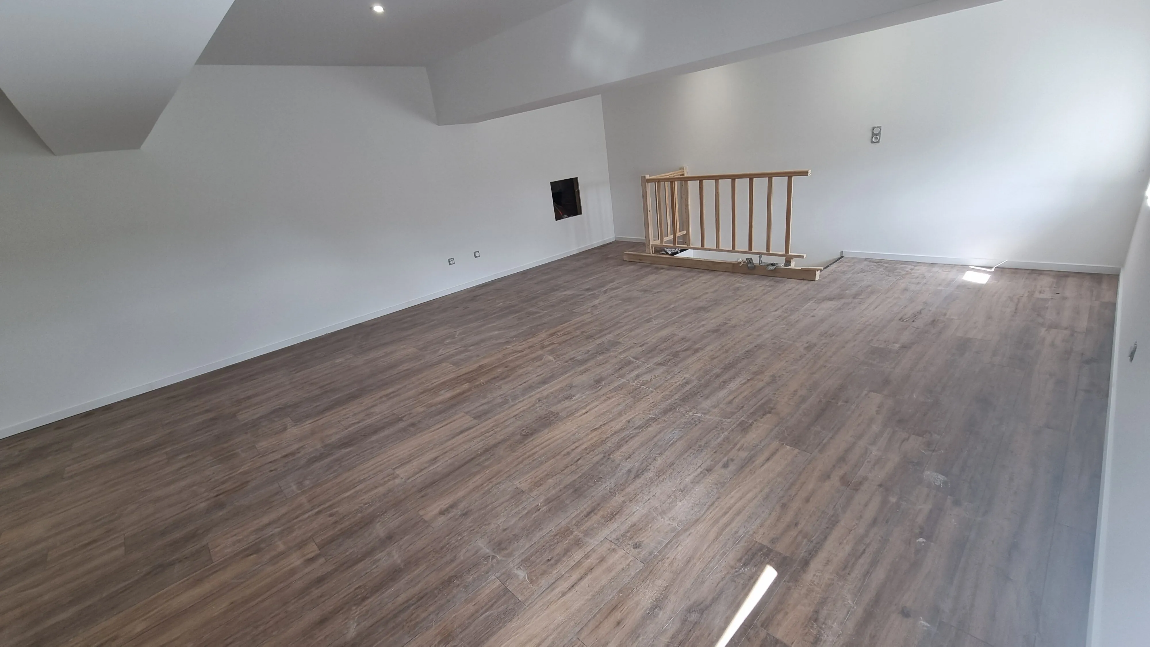 Maison à vendre à Vougy de 159 m² avec extérieur et parking privé 