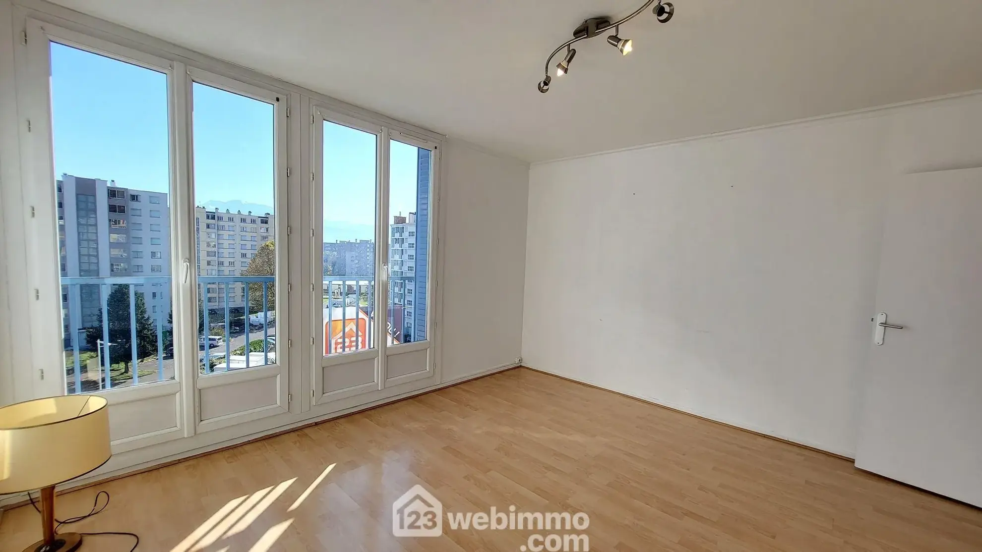 Achat appartement T4 à Fontaine avec vue exceptionnelle et cave – proche tramway 