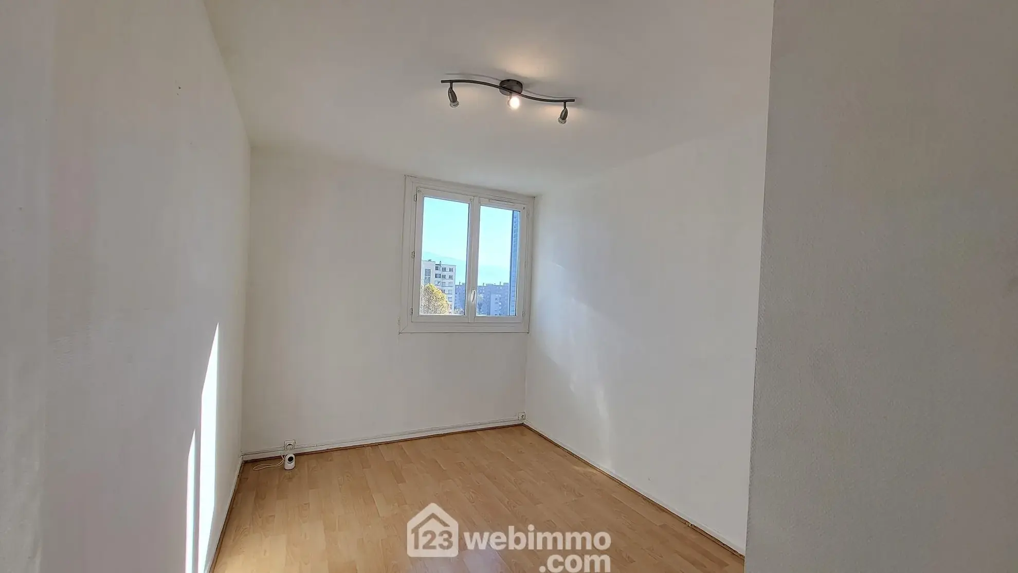 Achat appartement T4 à Fontaine avec vue exceptionnelle et cave – proche tramway 