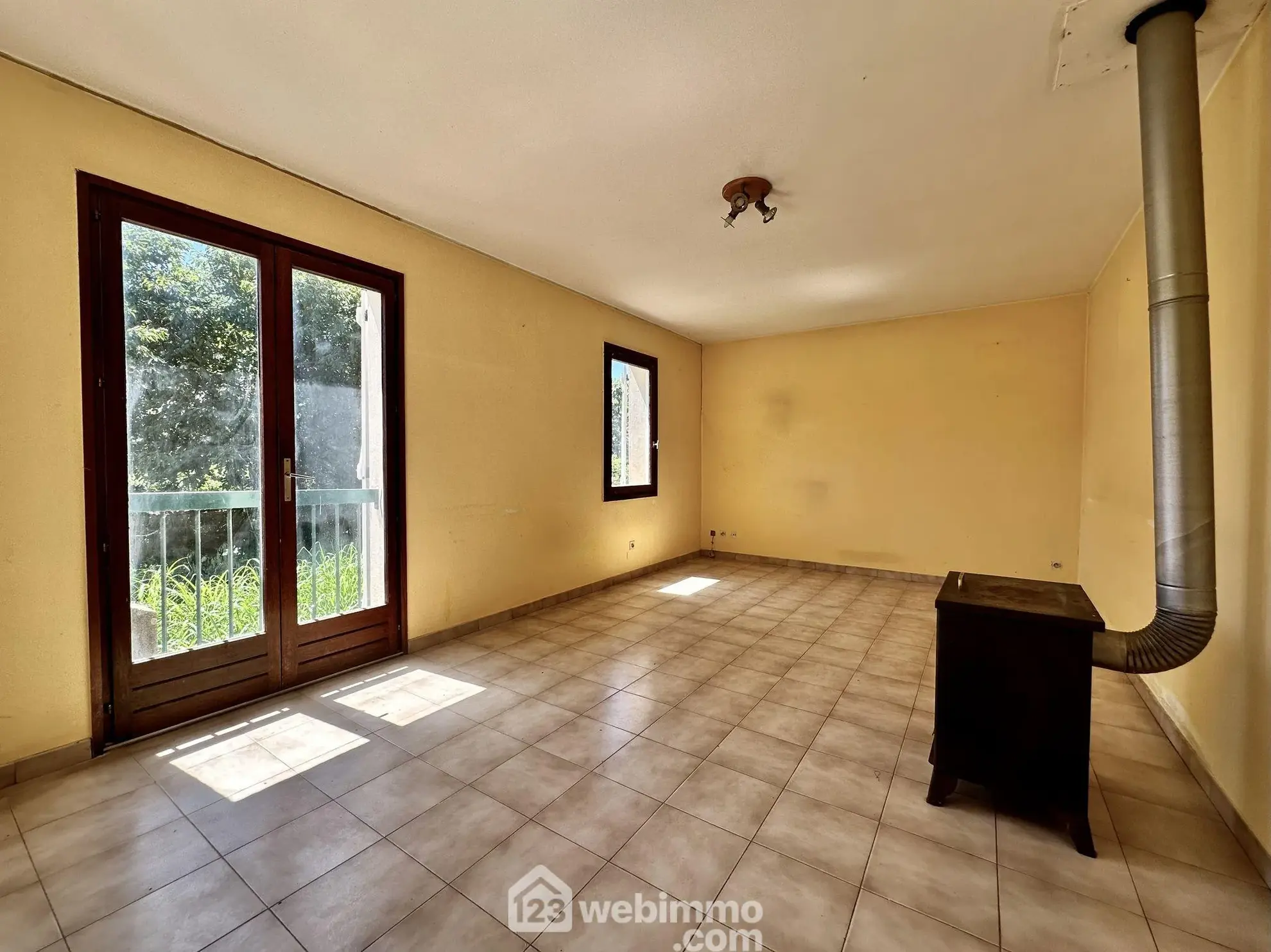 Maison à Biguglia de 96 m² avec jardin et garage, idéal pour rénovation et vie familiale