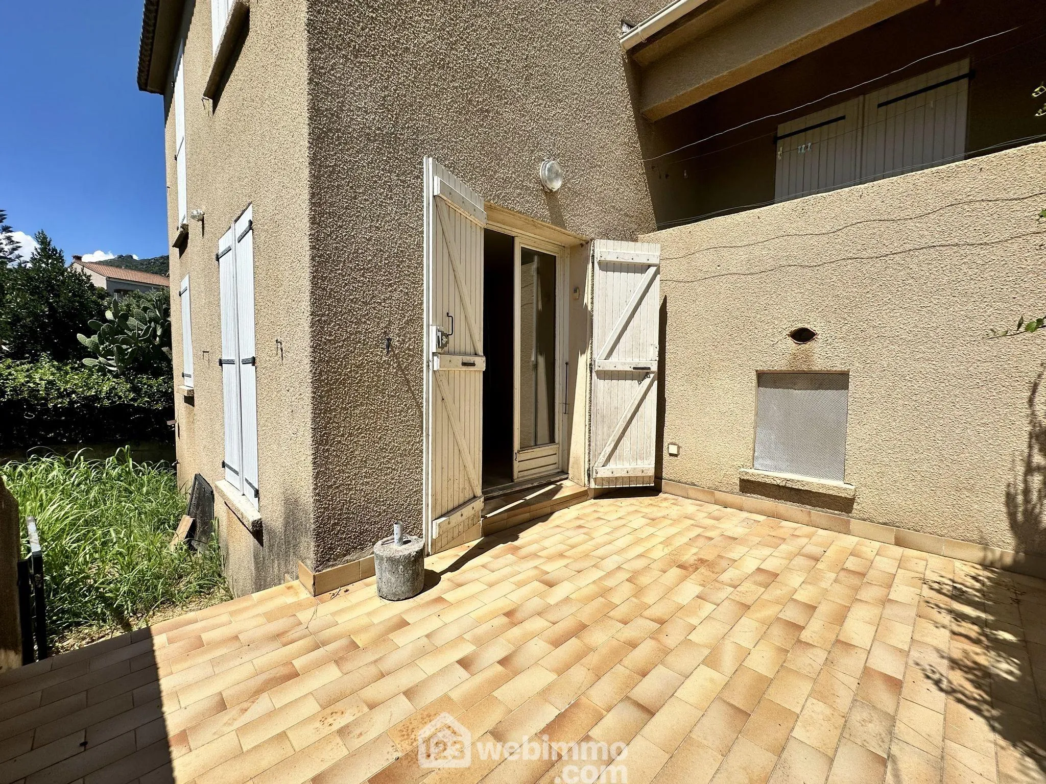 Maison à Biguglia de 96 m² avec jardin et garage, idéal pour rénovation et vie familiale 