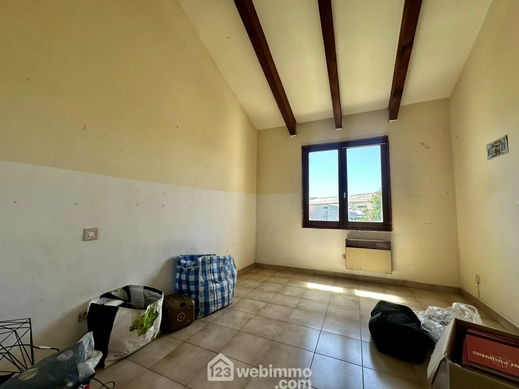 Maison à Biguglia de 96 m² avec jardin et garage, idéal pour rénovation et vie familiale 