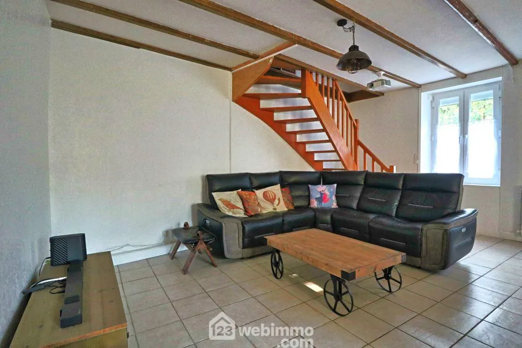 Maison rénovée de 113 m² avec jardin clos à Civray 86400 