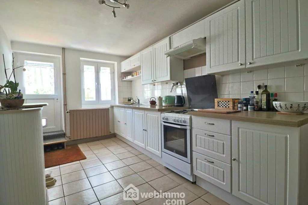 Maison rénovée de 113 m² avec jardin clos à Civray 86400 