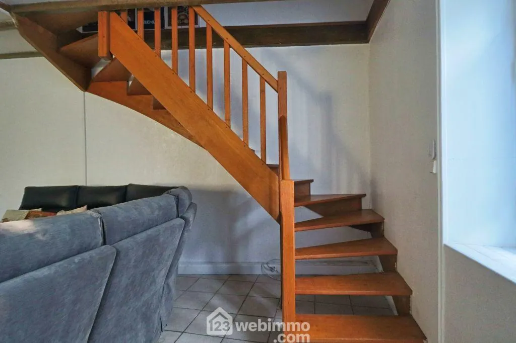 Maison rénovée de 113 m² avec jardin clos à Civray 86400 