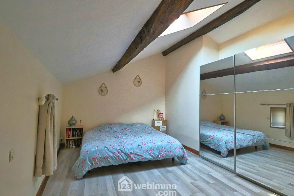 Maison rénovée de 113 m² avec jardin clos à Civray 86400 