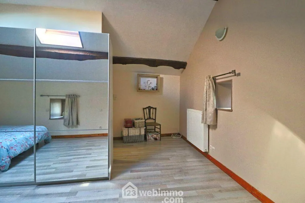 Maison rénovée de 113 m² avec jardin clos à Civray 86400 