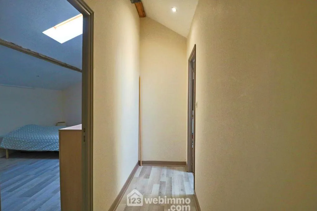 Maison rénovée de 113 m² avec jardin clos à Civray 86400 