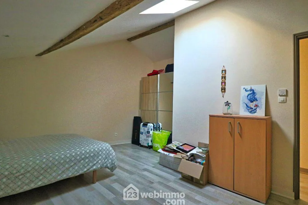 Maison rénovée de 113 m² avec jardin clos à Civray 86400 