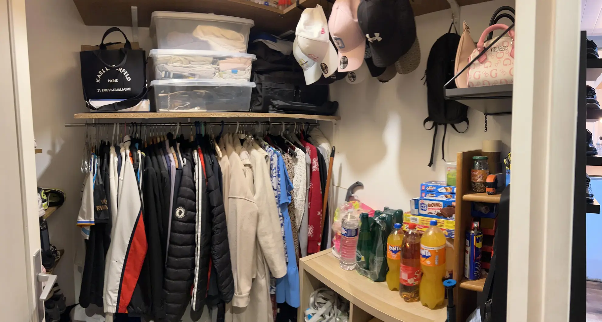 Appartement 2 pièces rénové à Montigny-le-Bretonneux avec cave et parking 