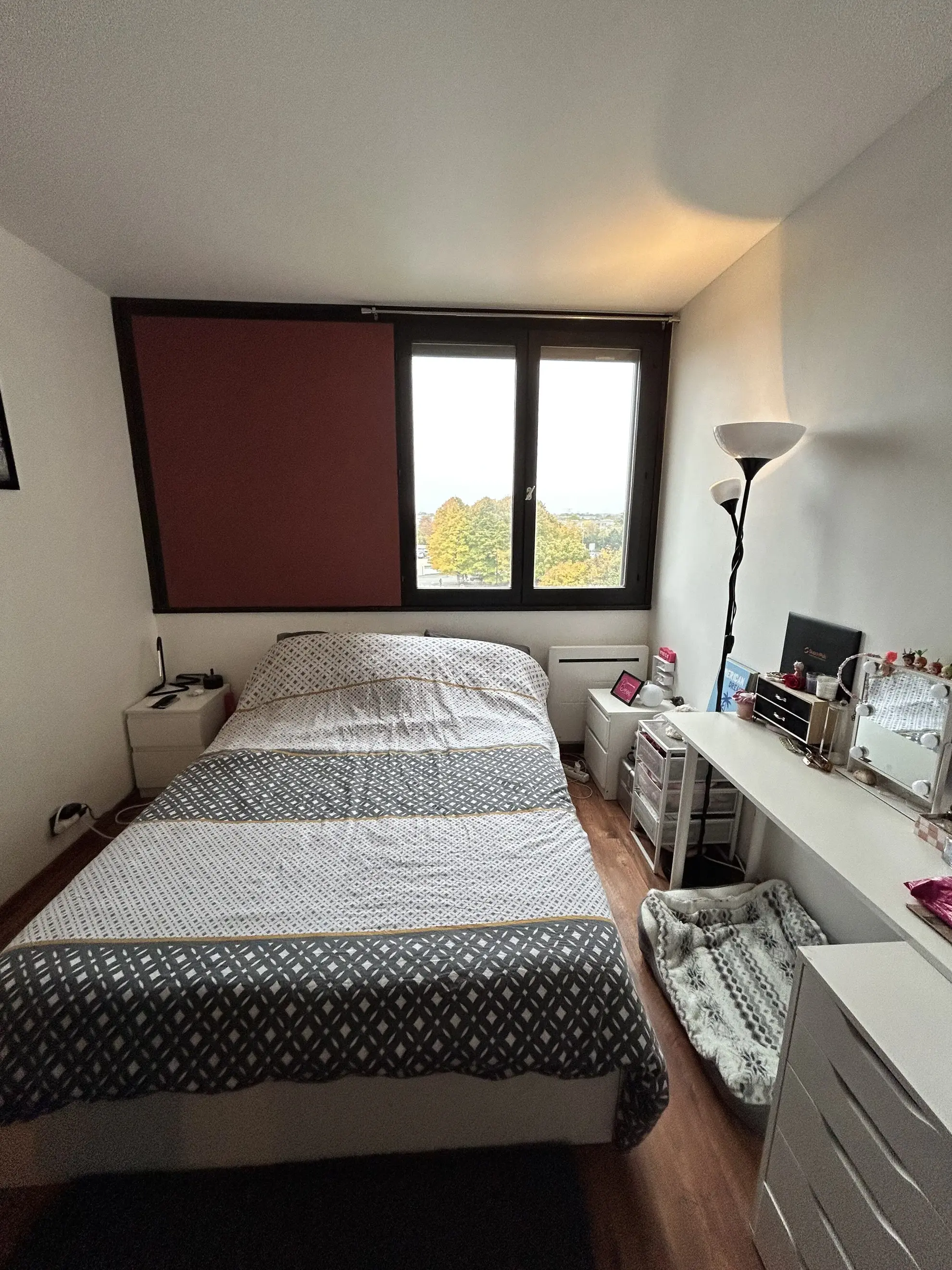 Bel appartement 2 pièces rénové avec vue à Montigny-le-Bretonneux 