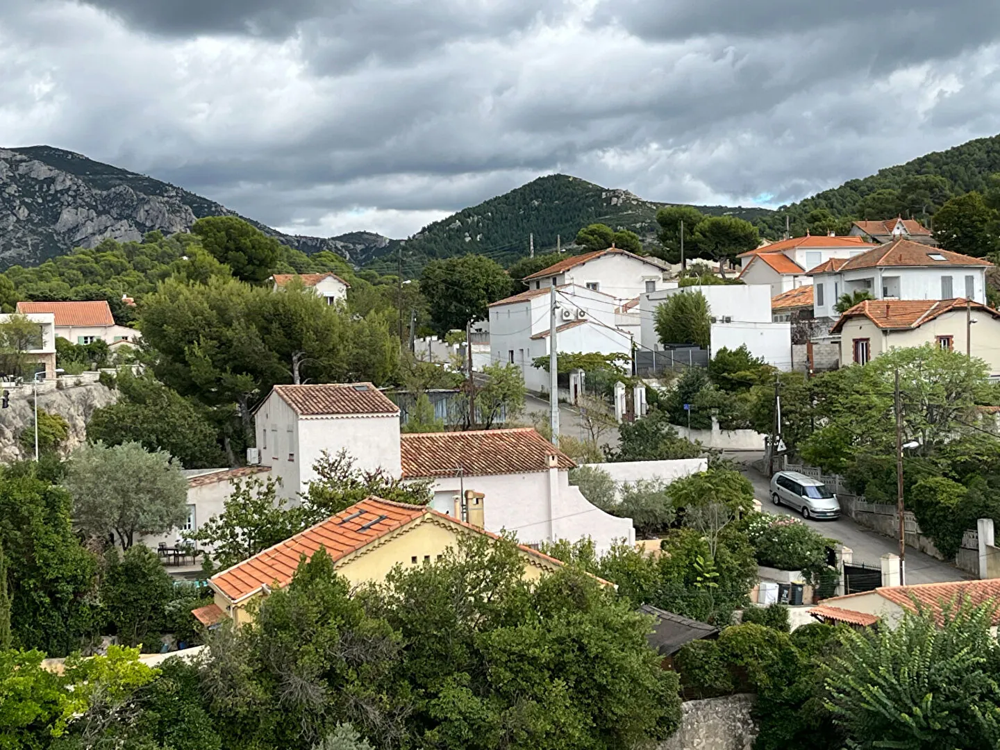 Appartement T3 lumineux de 82 m² à Marseille 13009 avec terrasse et vue dégagée 