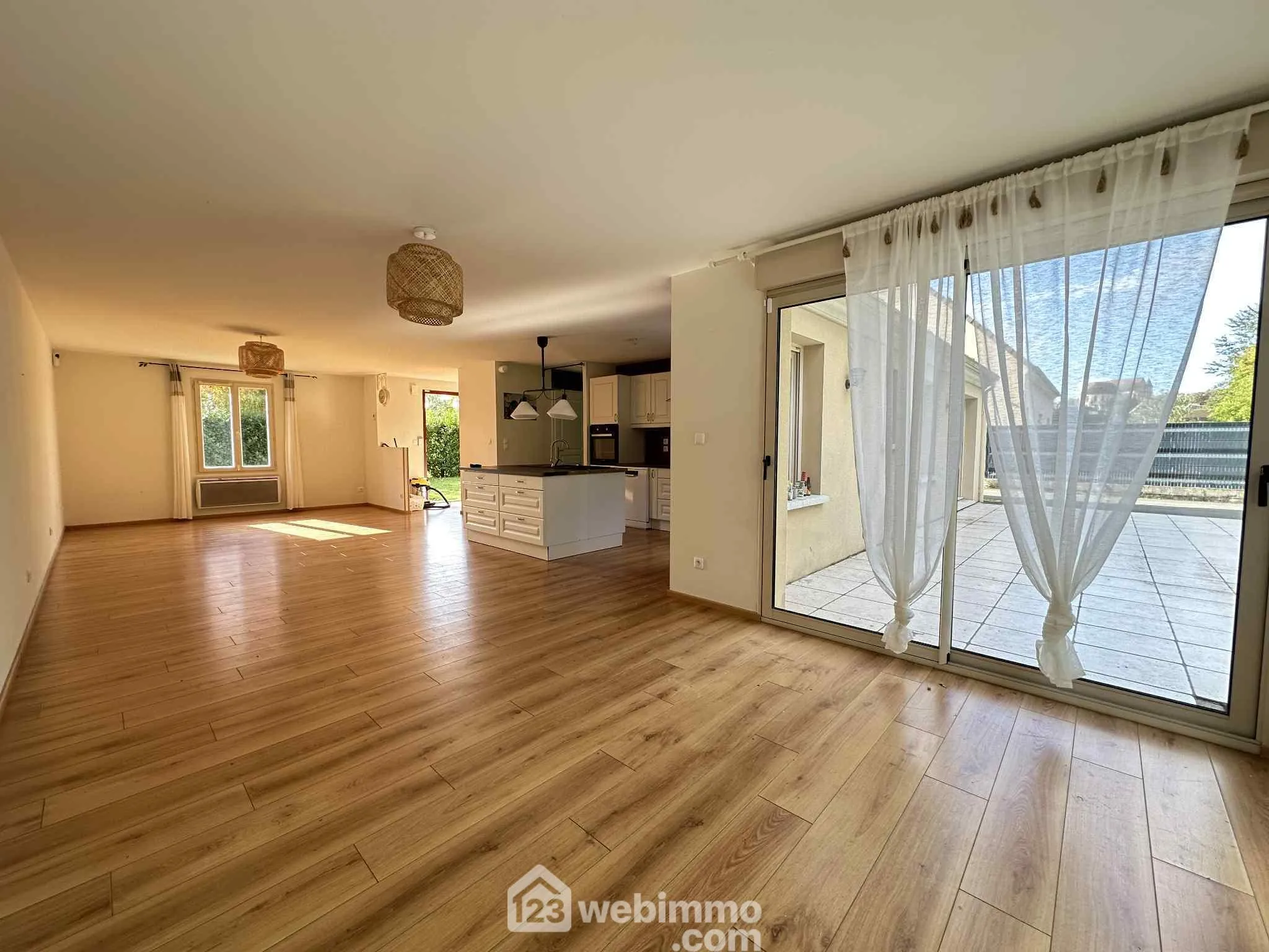 Maison de plain-pied 117 m² à Mons en Laonnois avec jardin et garage 