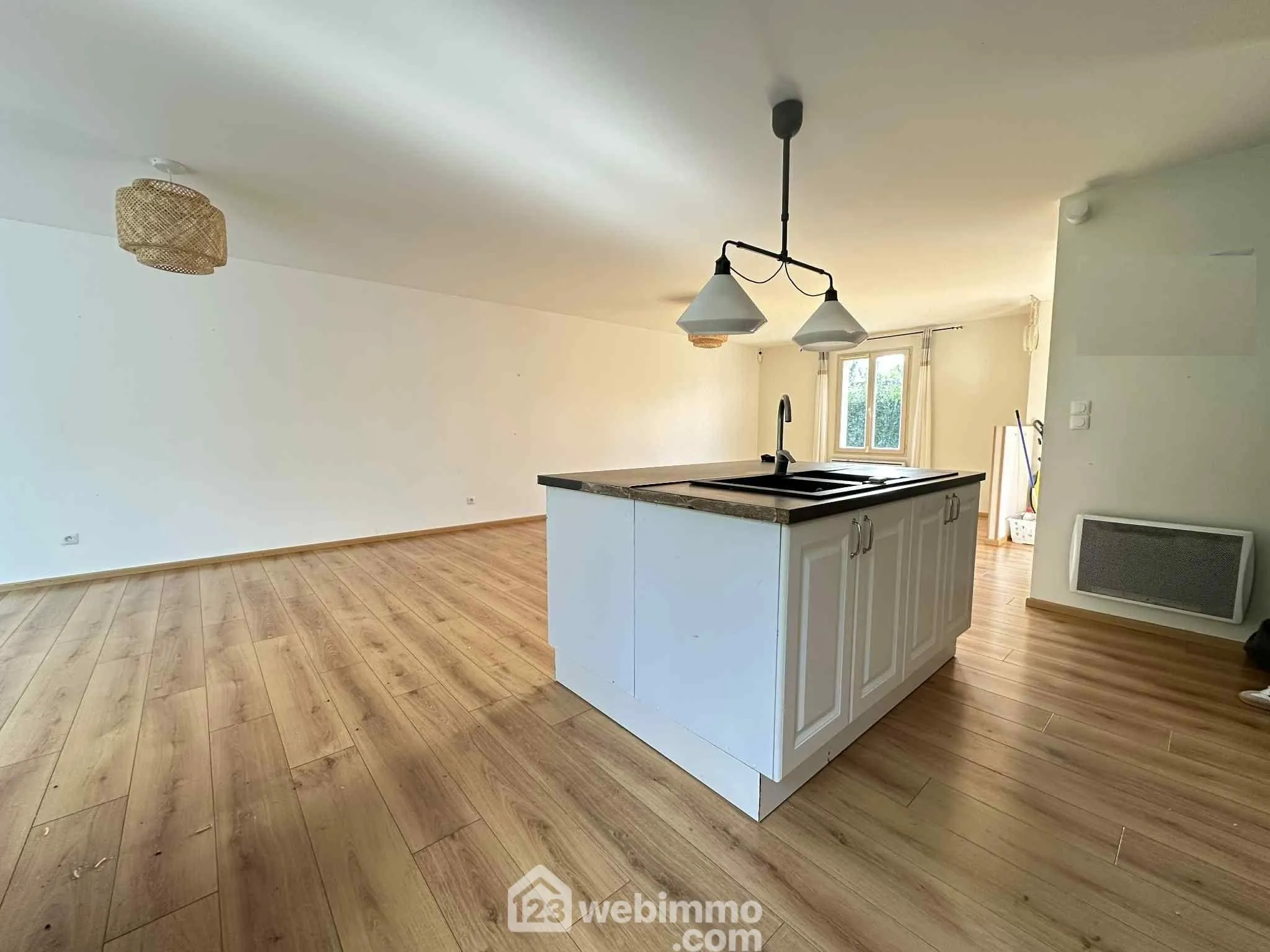 Maison de plain-pied 117 m² à Mons en Laonnois avec jardin et garage 