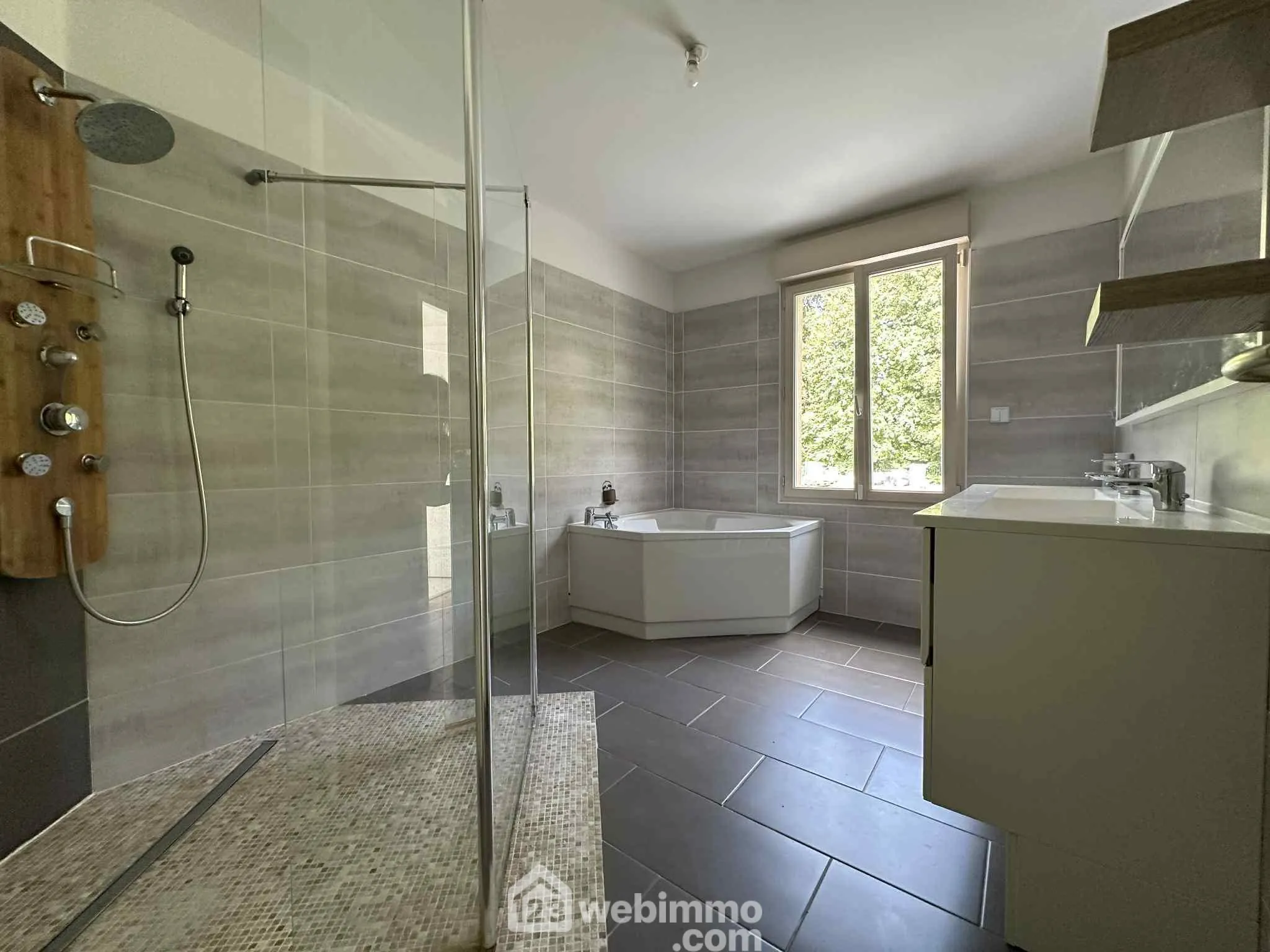 Maison de plain-pied 117 m² à Mons en Laonnois avec jardin et garage 