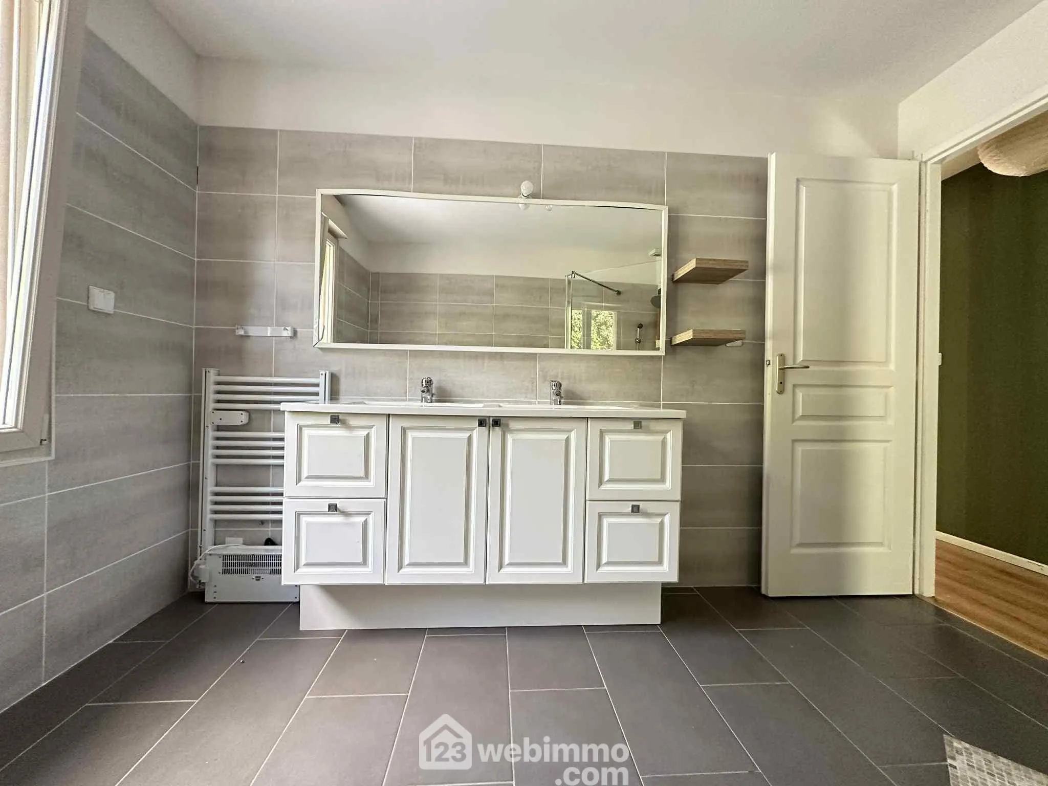 Maison de plain-pied 117 m² à Mons en Laonnois avec jardin et garage 