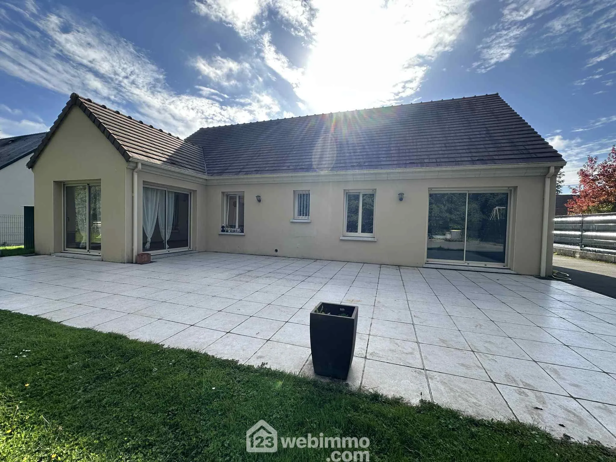 Maison de plain-pied 117 m² à Mons en Laonnois avec jardin et garage 