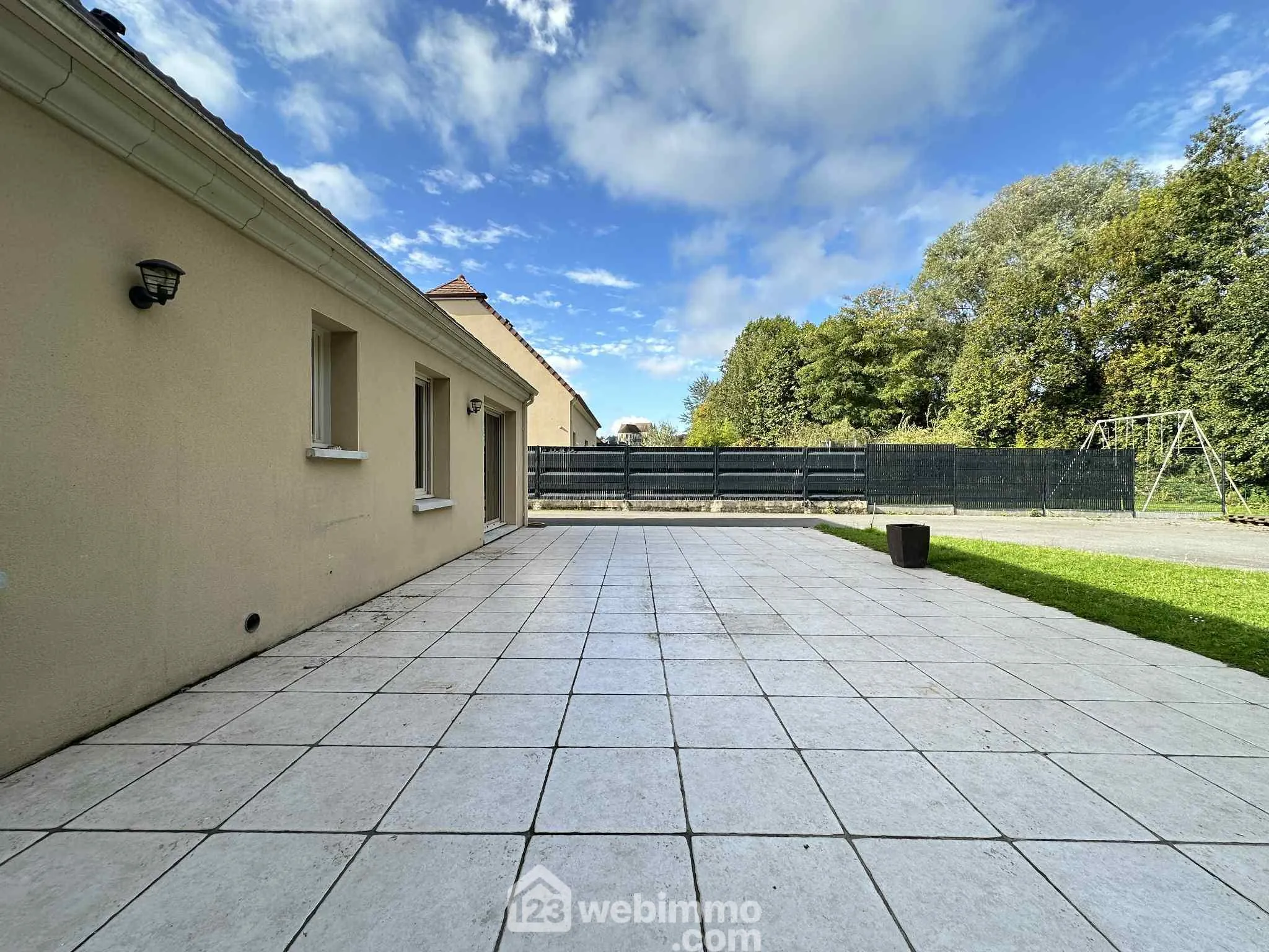 Maison de plain-pied 117 m² à Mons en Laonnois avec jardin et garage 