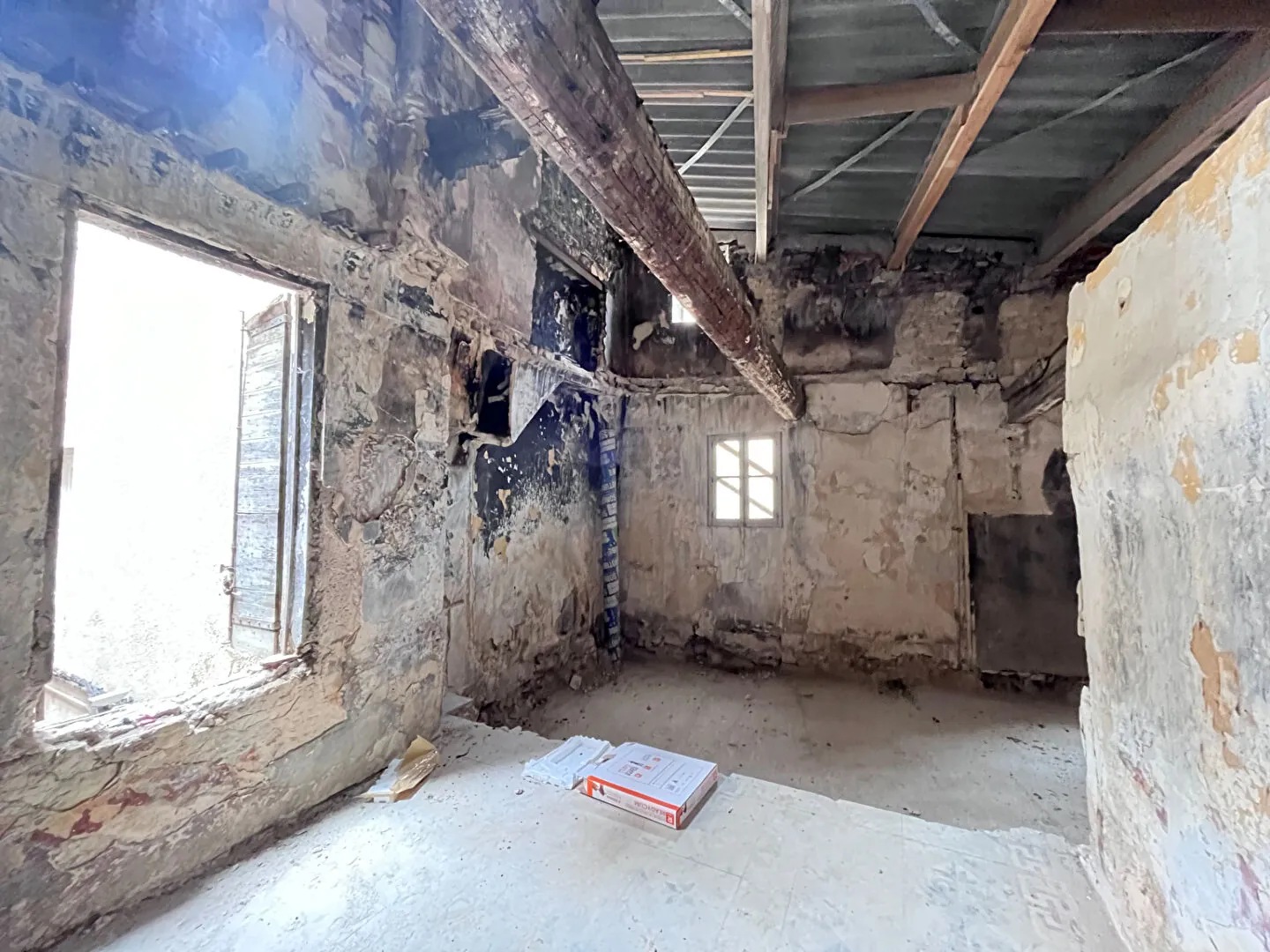 Appartement à rénover au centre d'Apt avec terrasse de 9m² 