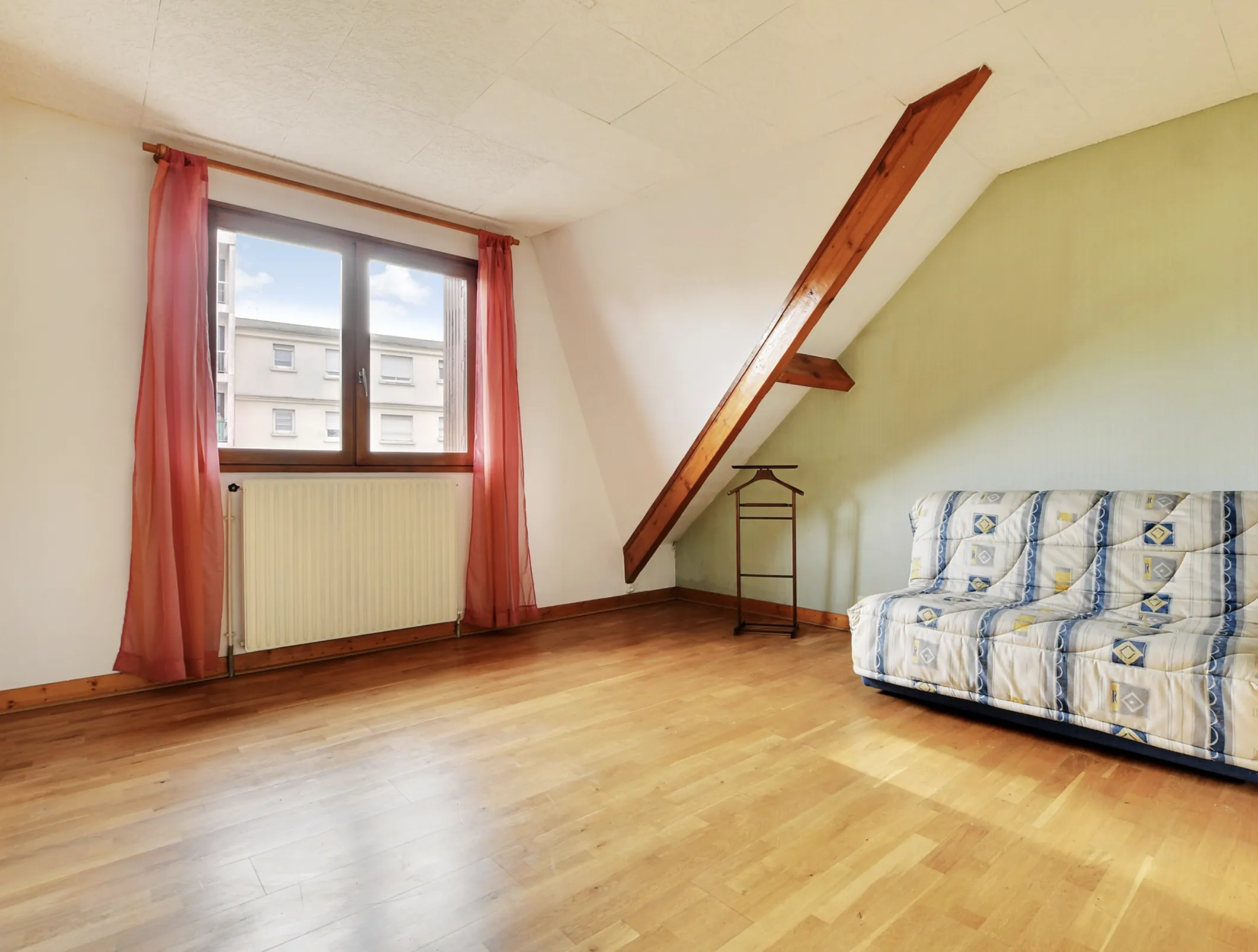 Maison à rénover de 85 m² avec jardin et parking à Draveil 