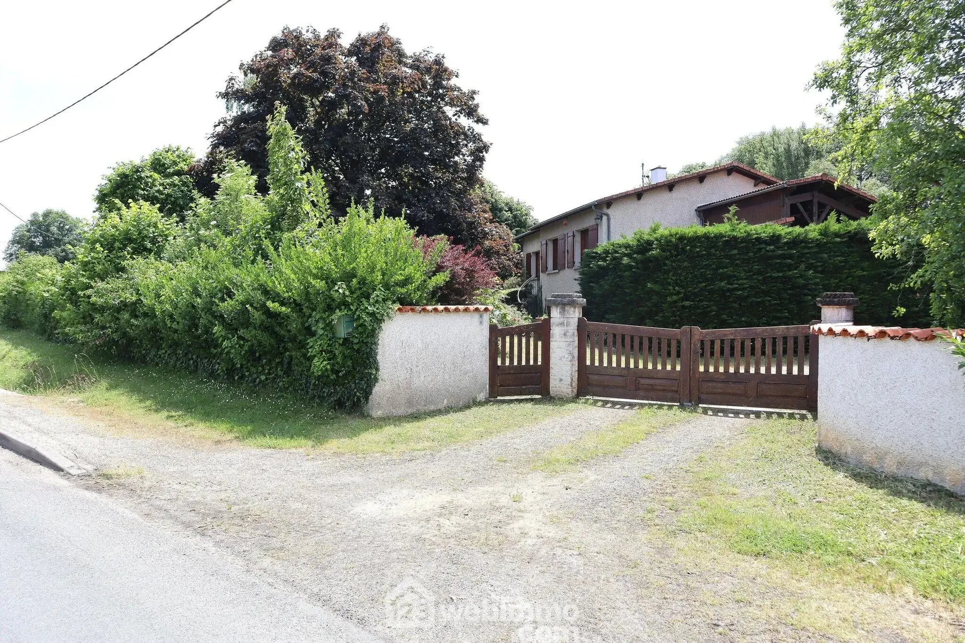 Maison à vendre de 138 m² à Sèvres-Anxaumont avec jardin et sous-sol 