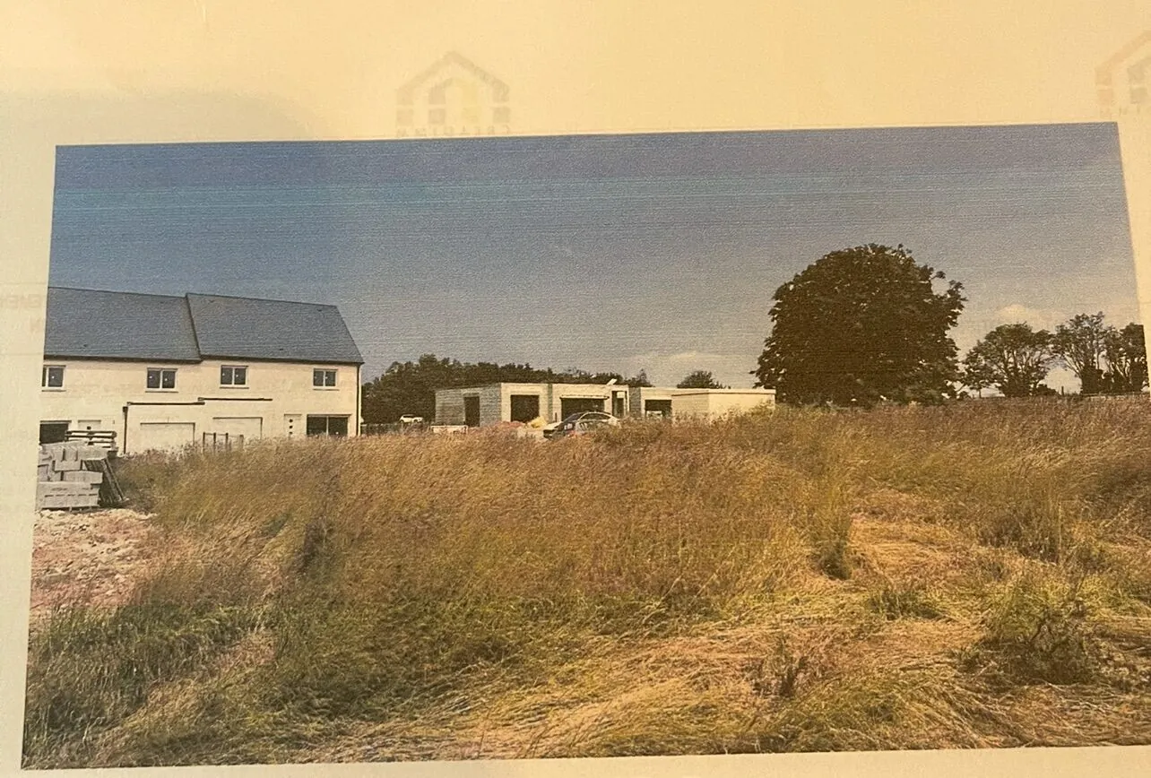 Terrain constructible de 490 m² à Eterville avec permis 2023 proche Caen