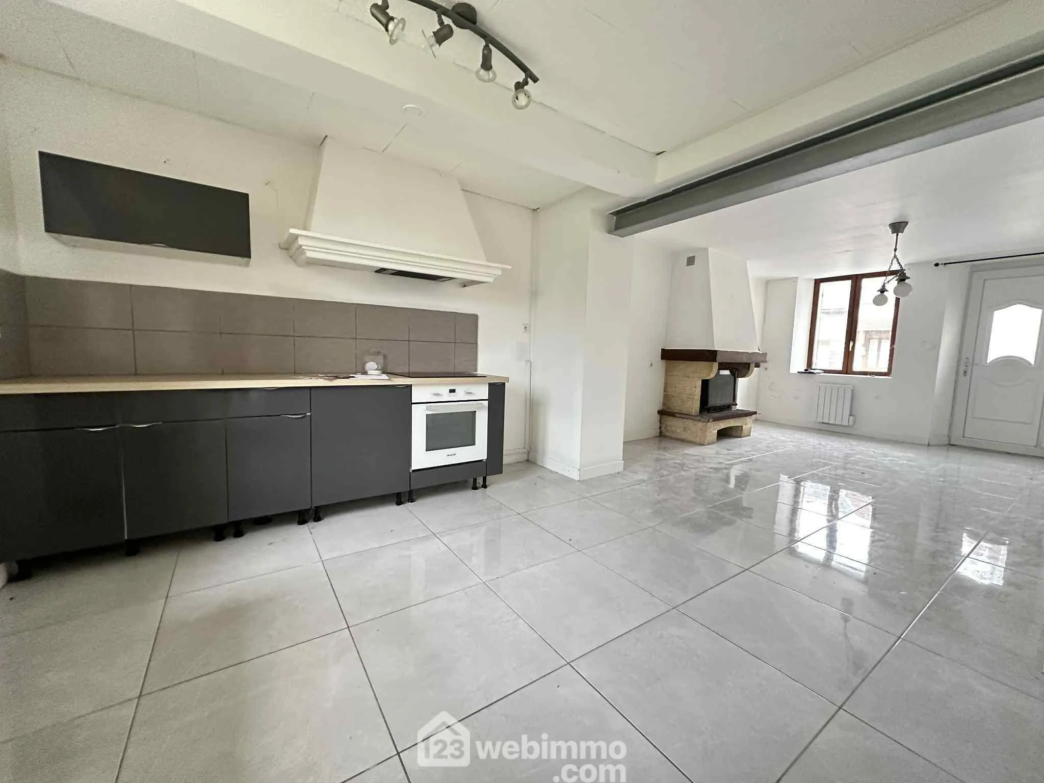 Charmante maison de ville de 85 m² à Sissonne avec jardin et garage 